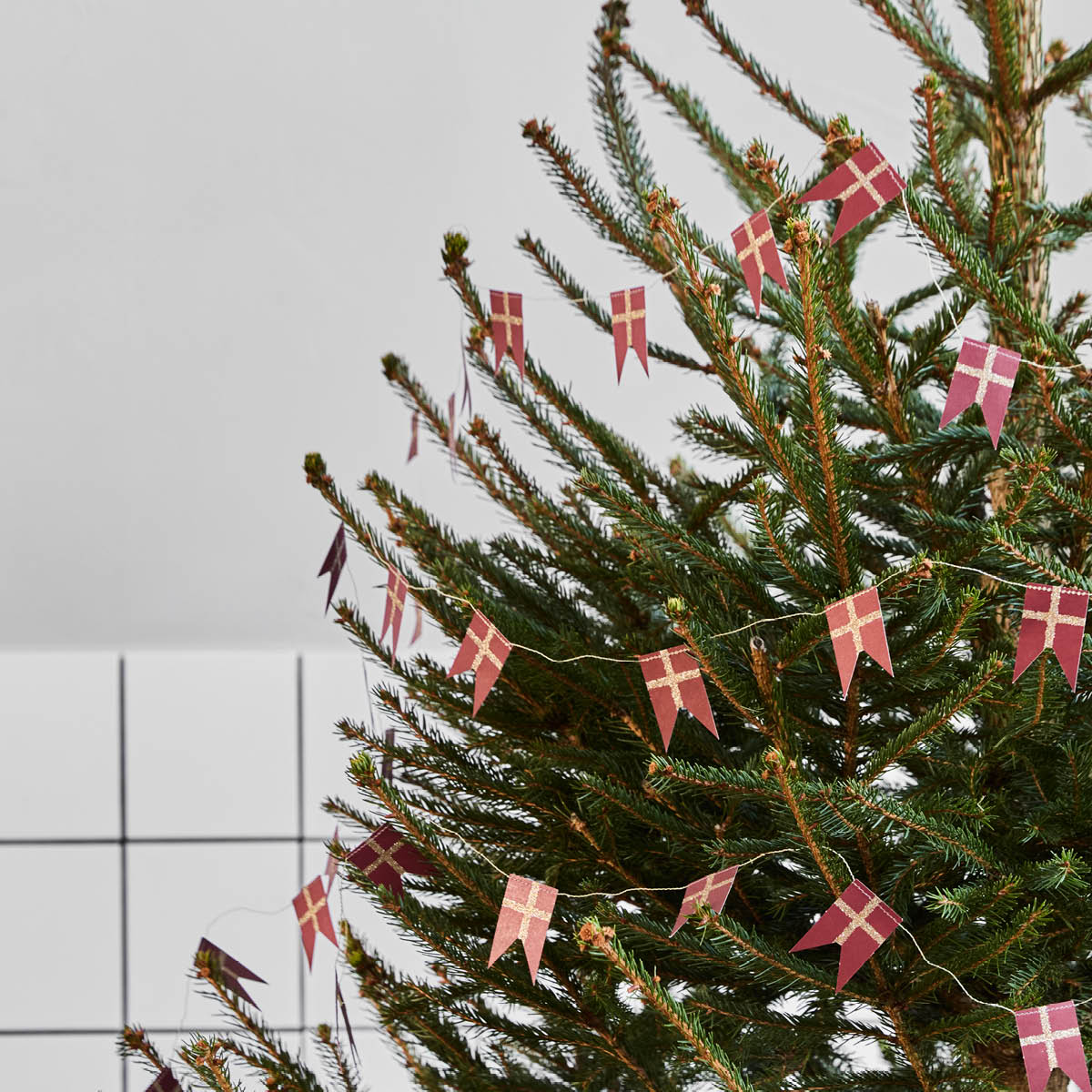 House Doctor Flags Viirinauha 500 cm Punainen/Samppanja