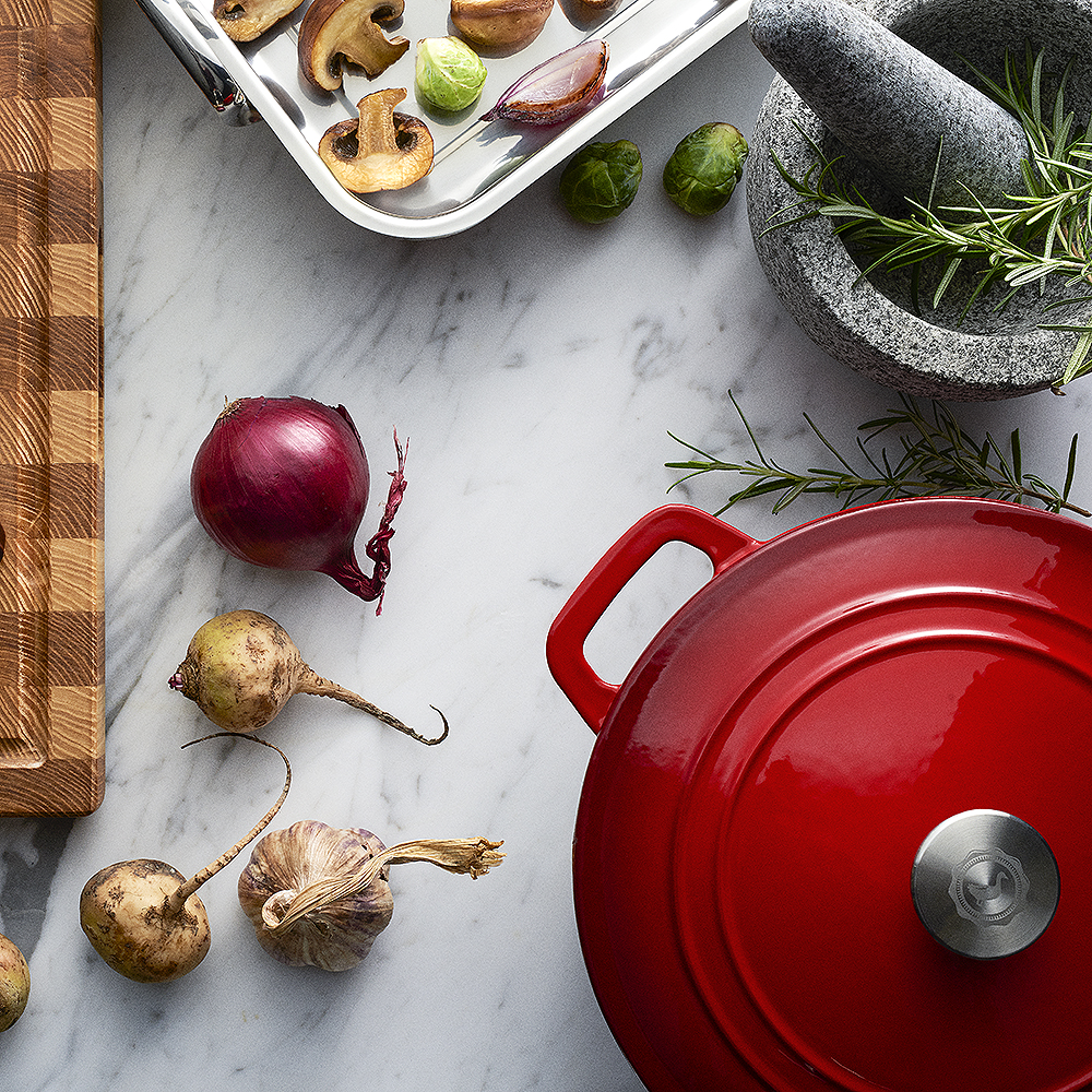 Anders Petter Stenfors støpejernsgryte rund 4,4L rød