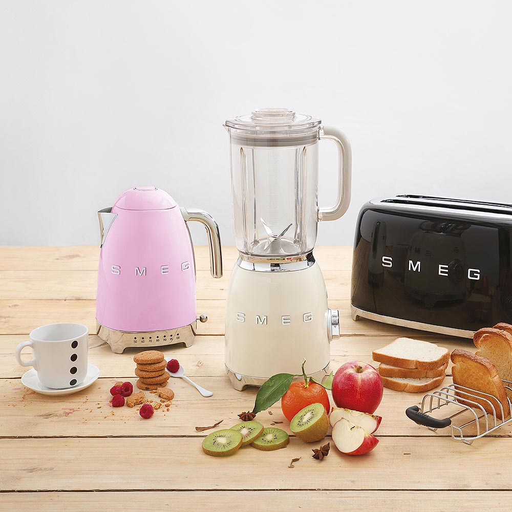 Smeg Vannkoker med termostat KLF04 1,7L rosa