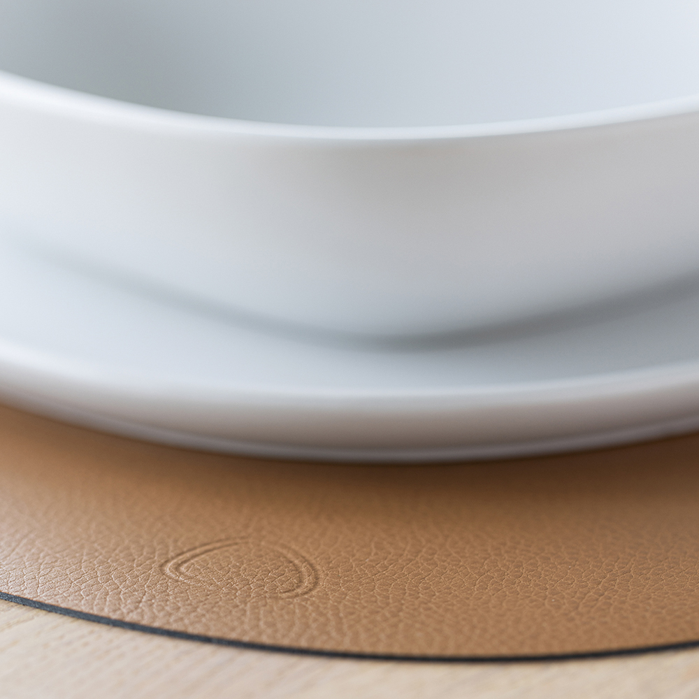 LIND DNA Curve Leather Serene Pöytätabletti 37x44 cm Nature