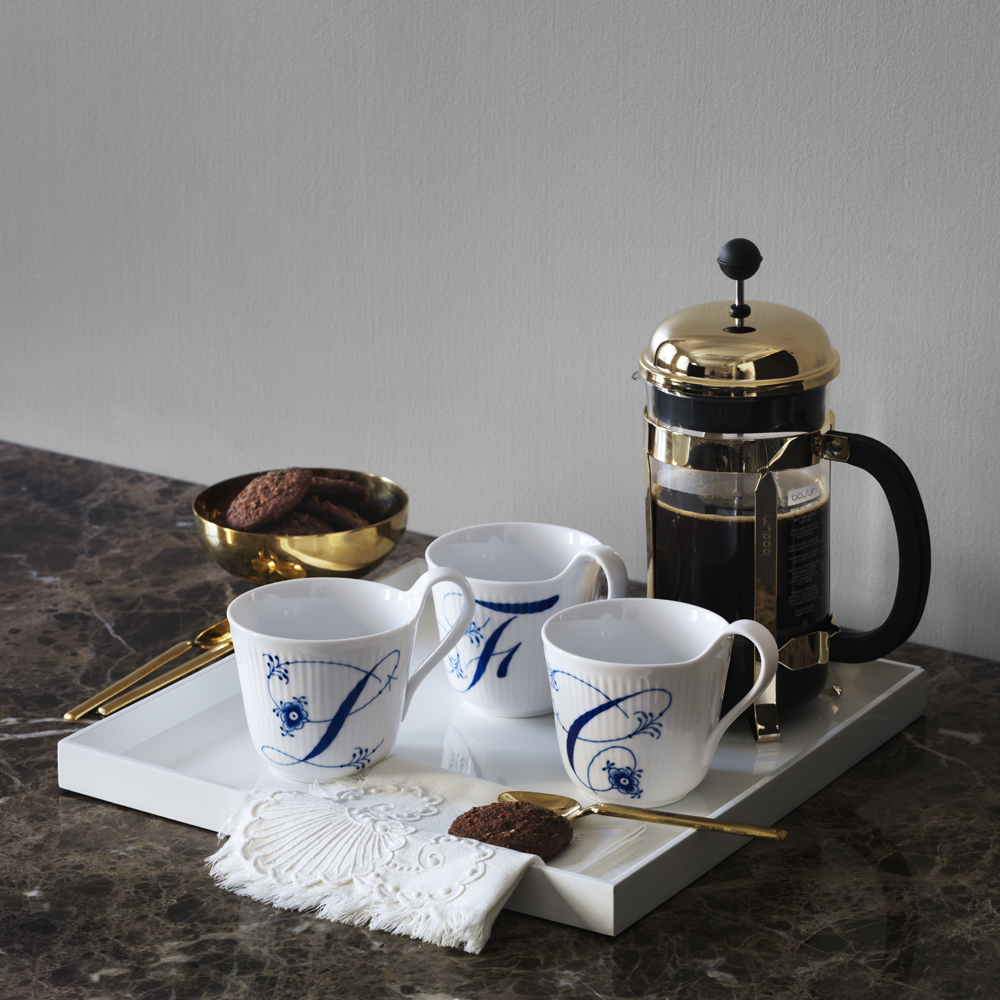 Royal Copenhagen Blue Fluted Pl Alphabet Mugg 33 cl L