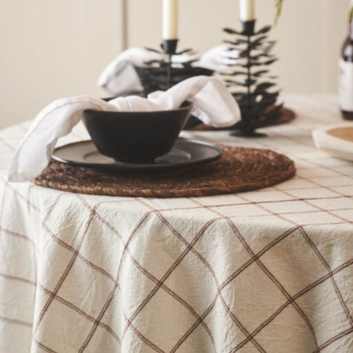 Holmen Tina duk 140x220 cm vit/brun