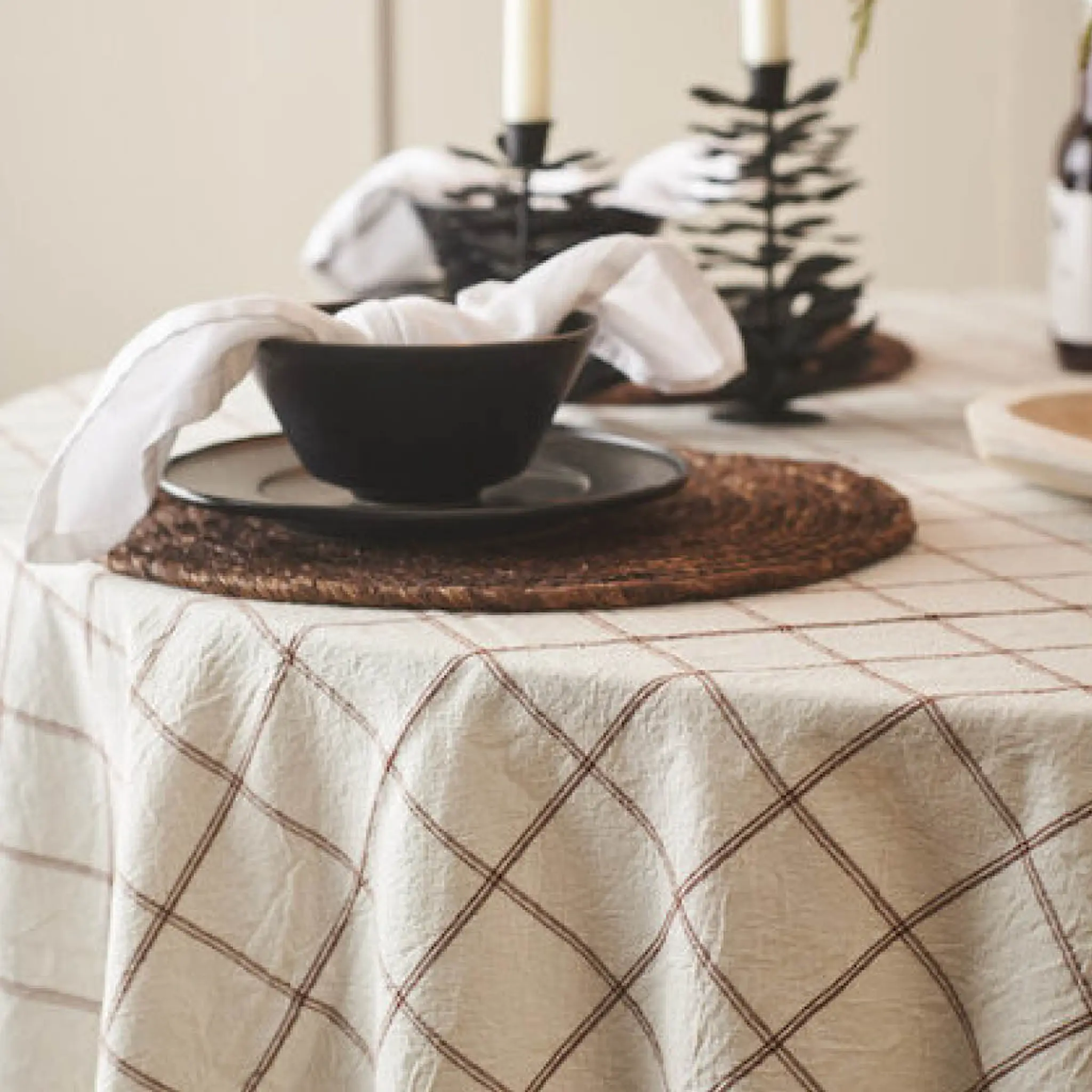 Holmen Tina duk 140x220 cm vit/brun