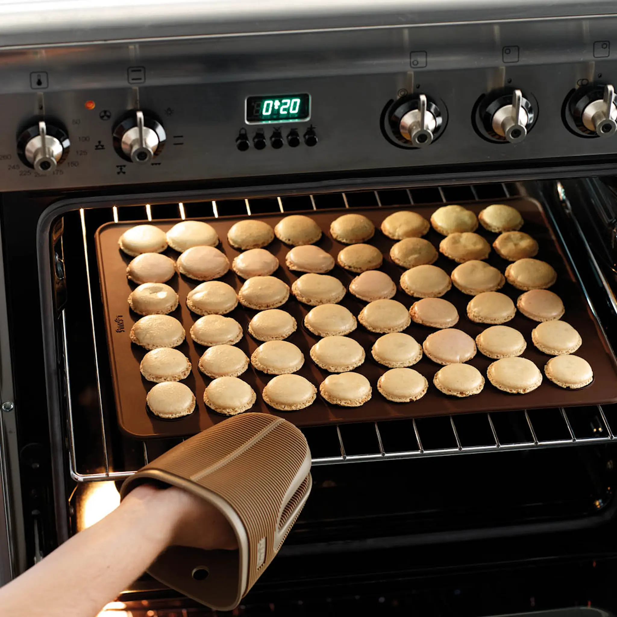 Lékué Bakmatta i silikon för Macarons 40x30 cm brun