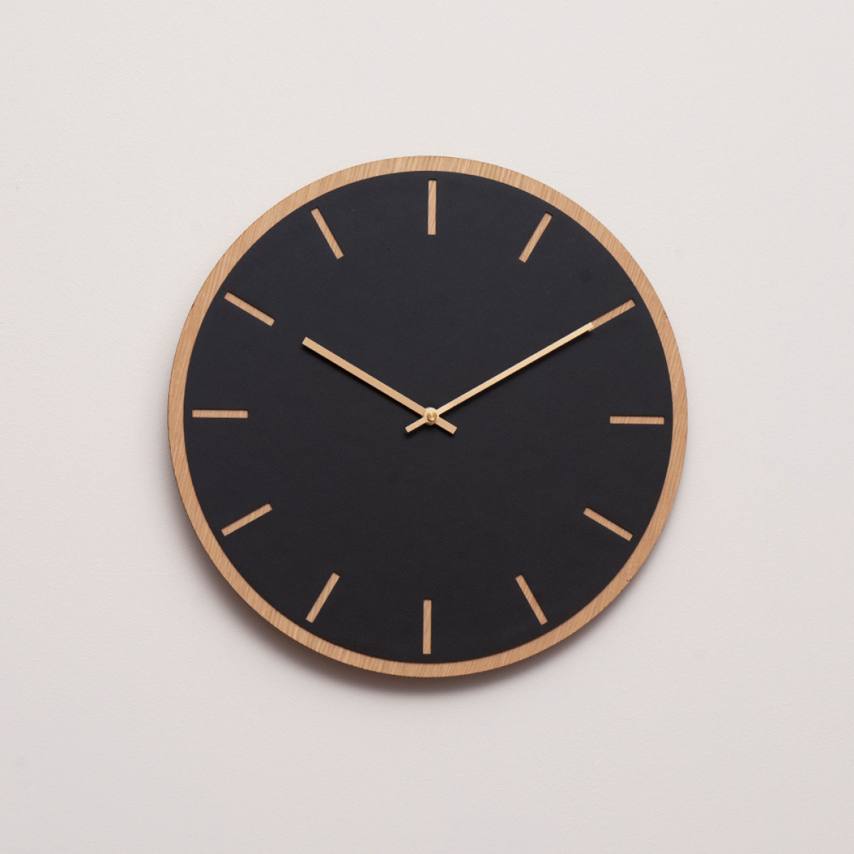 Hemverk Nero väggklocka 28 cm svart med kopparvisare