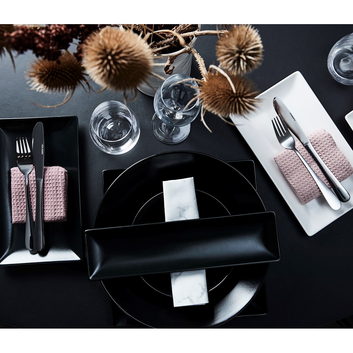 Aida Quadro Tallrik 21x21 cm Svart matt