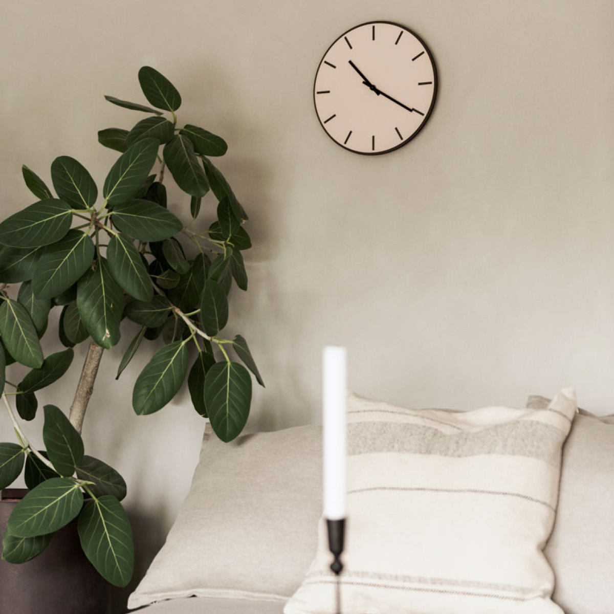 Hemverk Dark Oak Powder Seinäkello 28 cm Vaaleanpunainen/Musta