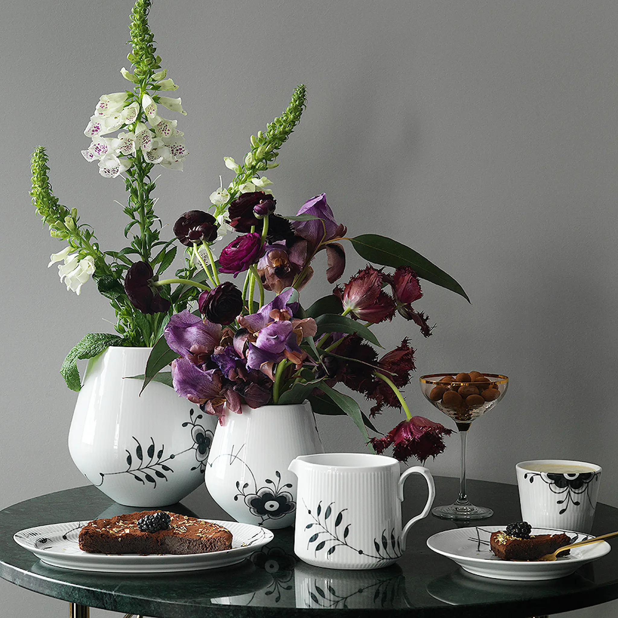 Royal Copenhagen Black Fluted Mega Vas 20,5 cm