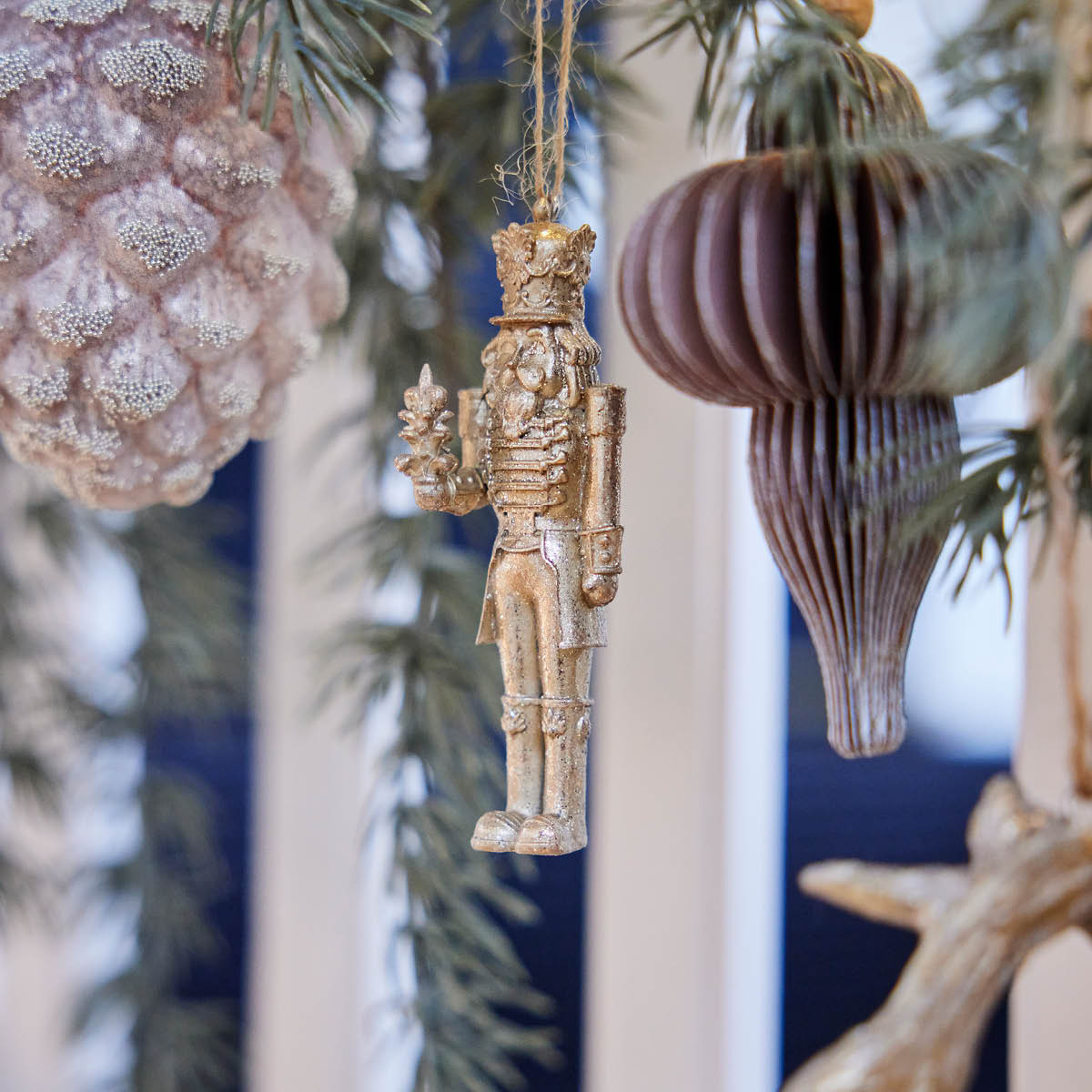 Lene Bjerre Nuttia ornament nøtteknekker 10 cm lys gull