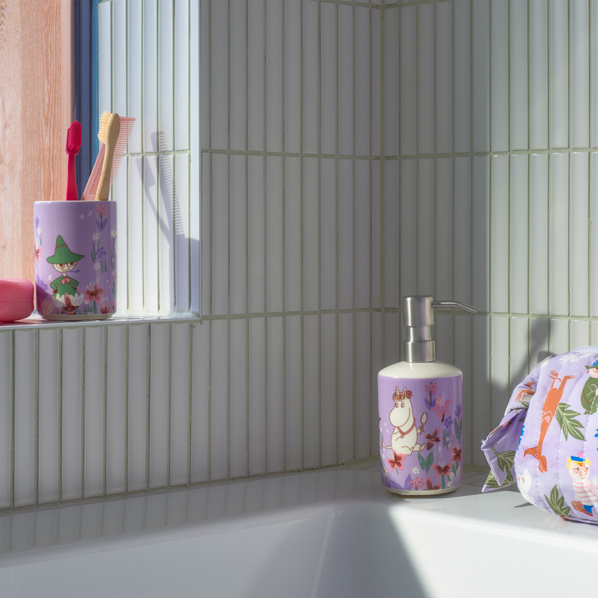 Moomin Arabia Mumin tvålpump + tandborsthållare blomsterträdgård