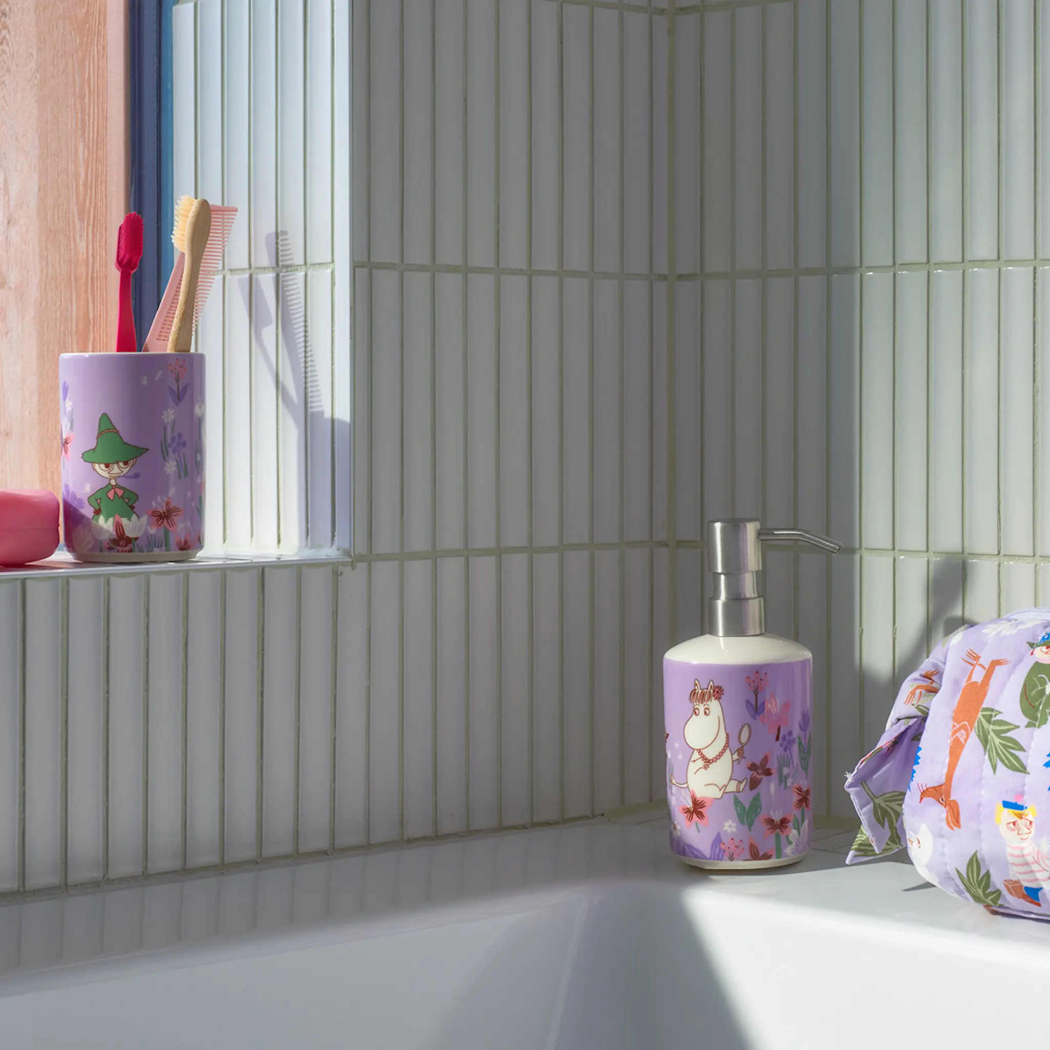 Moomin Arabia Muumi Saippuapumppu + Hammasharjateline Kukkaloisto