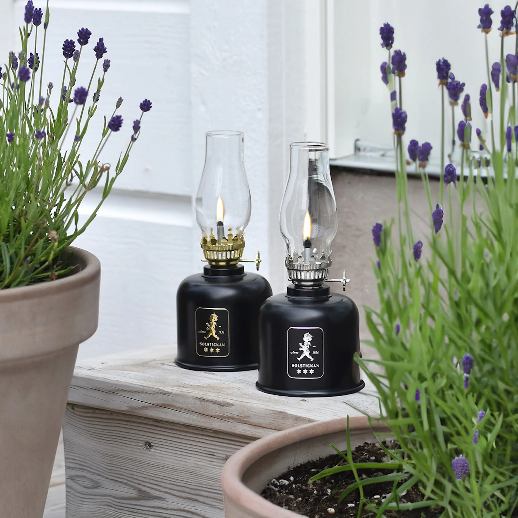 SOLSTICKAN Öljylamppu 20 cm Musta/Kulta