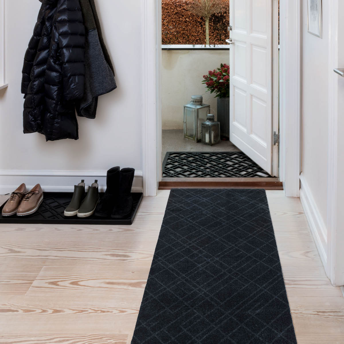 Tica Copenhagen Lines skobricka stor 88x38x3 cm svart