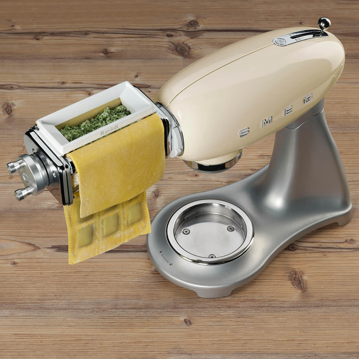 Smeg Kjøkkenmaskin SMF02 4,8L original krem