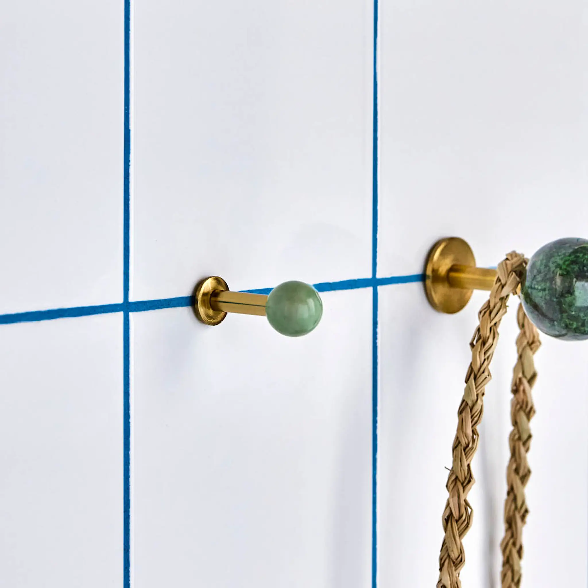 House Doctor Ball knagg 5x2 cm 2 stk messing/aqua hover