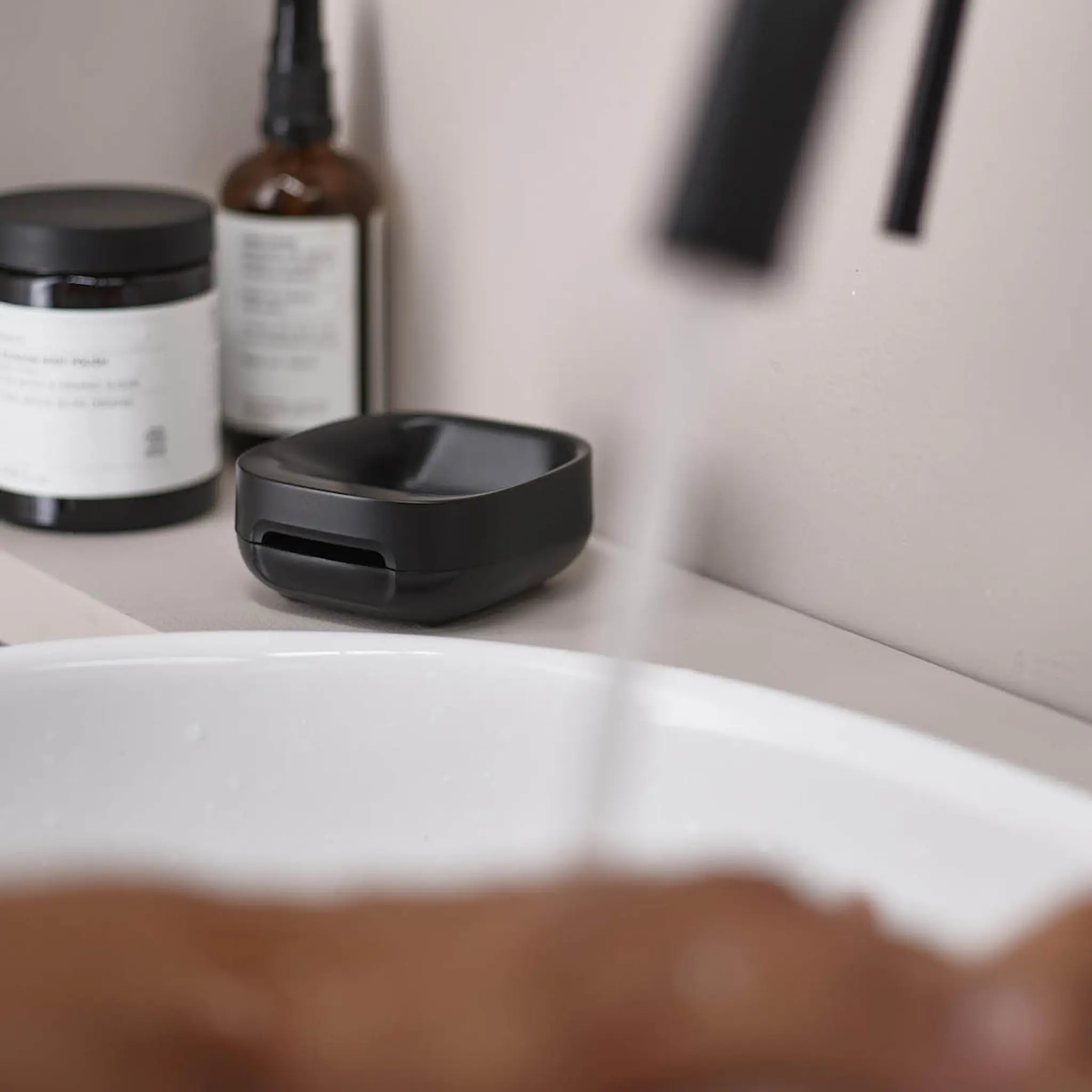 Joseph Joseph Slim Compact såpeskål 7,1x8,4 cm matt svart