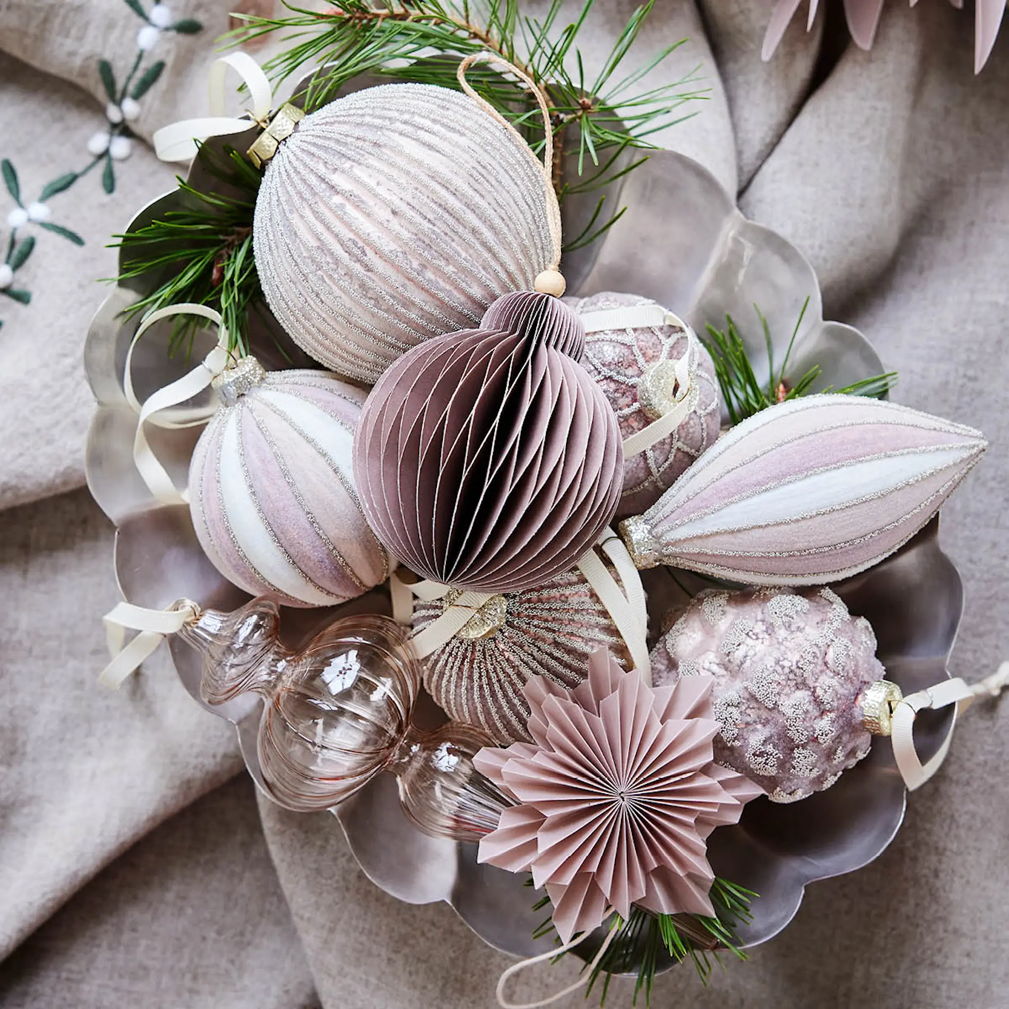 Lene Bjerre Norille juledekorasjon 8 cm støvet rosa