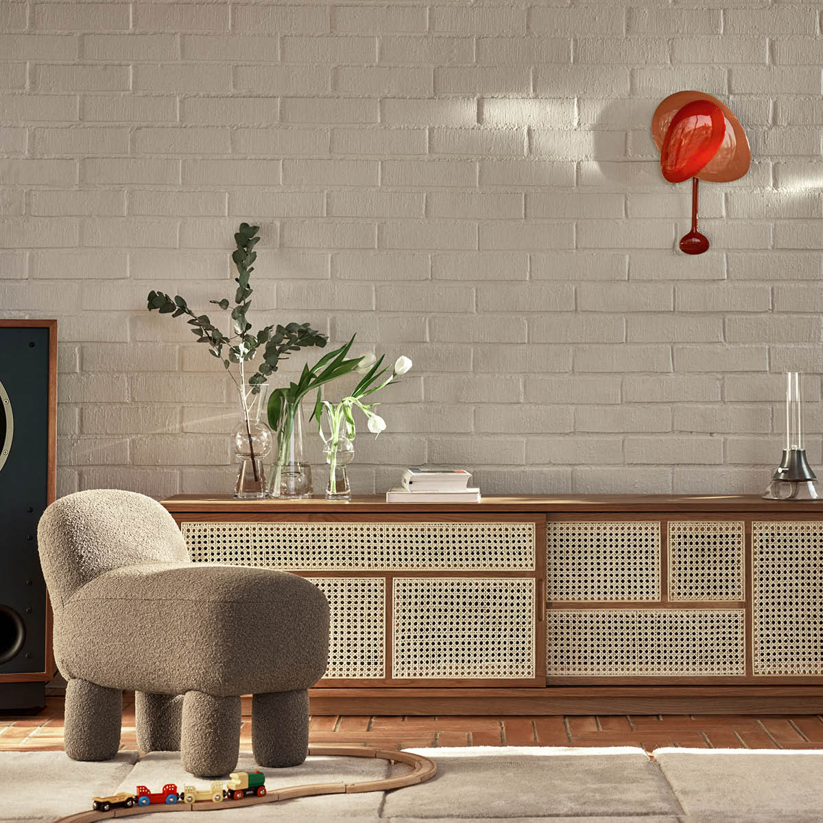 Design House Stockholm Mellow väggklocka 48,5x20,5 cm röd