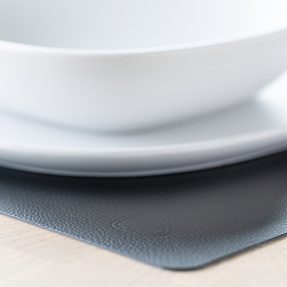 LIND DNA Leather Serene Square bordbrikke L 35x44 cm black