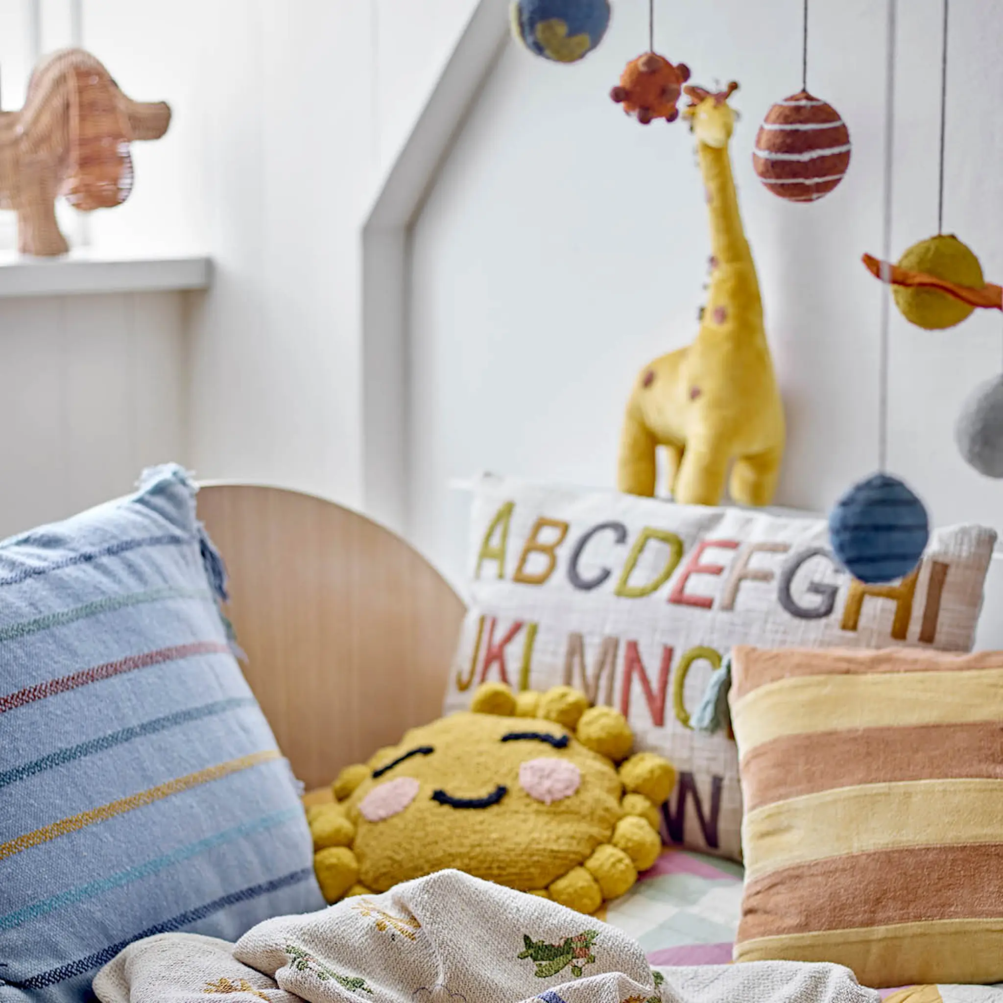 Bloomingville MINI Lexi ABC kudde 60x40 cm natur/multi