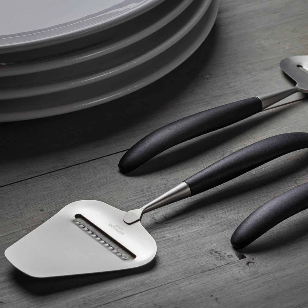 Bjørklund Amitto osthyvel med räfflor 23 cm svart