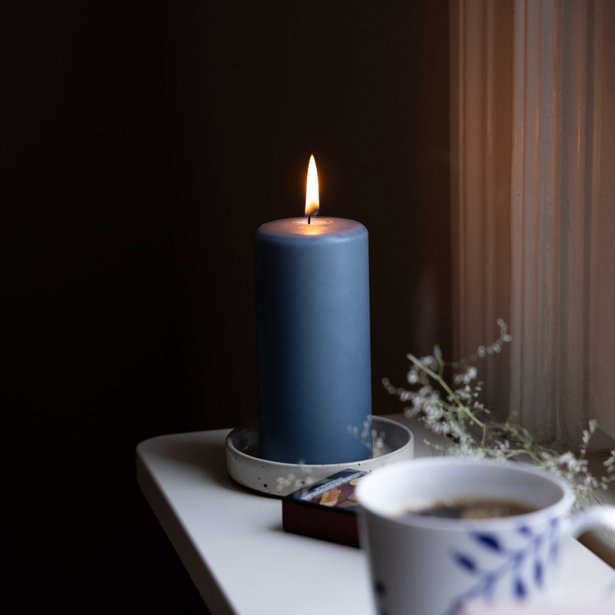 Liljeholmens Pöytäkynttilä steariini 6,8x15 cm Sininen