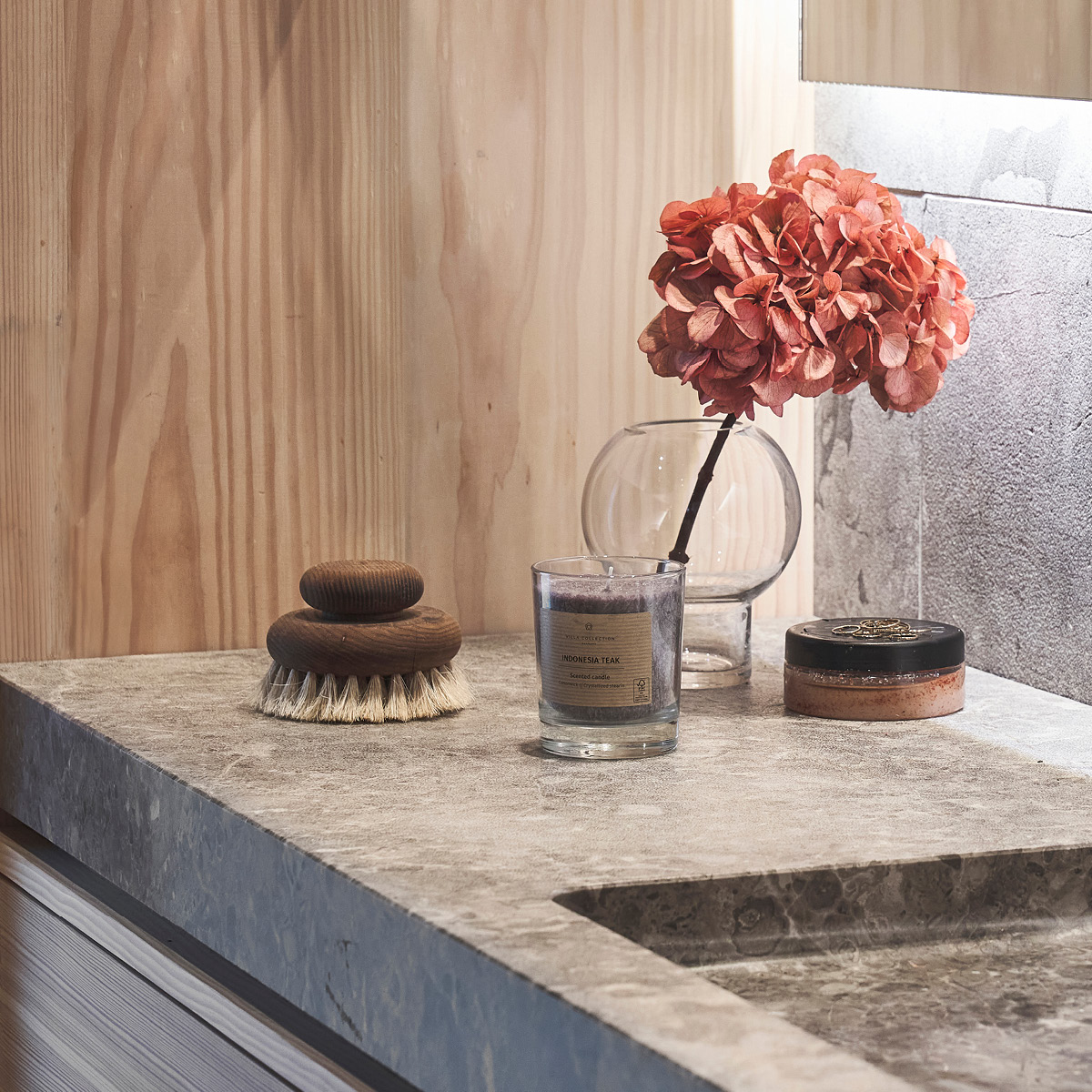 Villa Collection Kras duftlys 8,5x10 cm krystallisert stearin svart