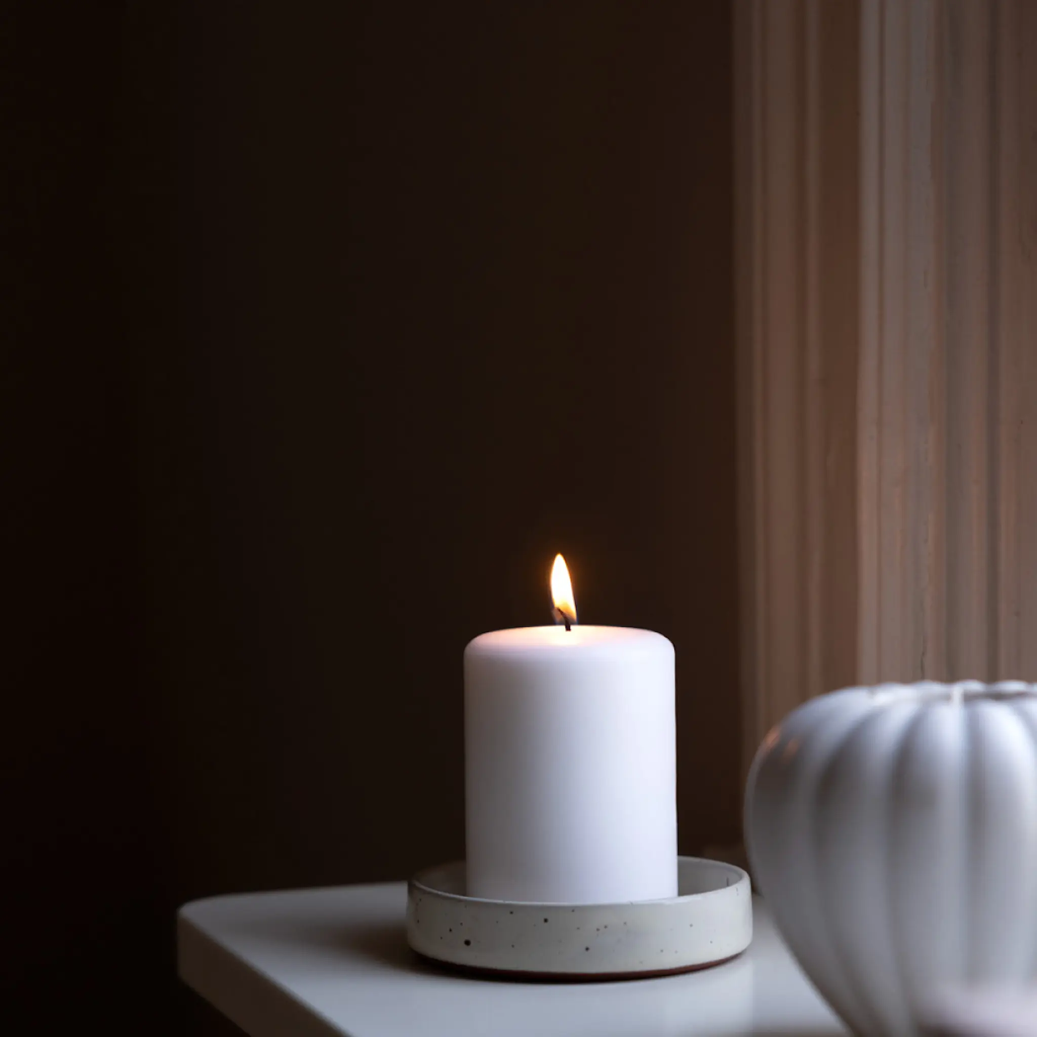 Liljeholmens Pöytäkynttilä steariini 6,8x10 cm Valkoinen