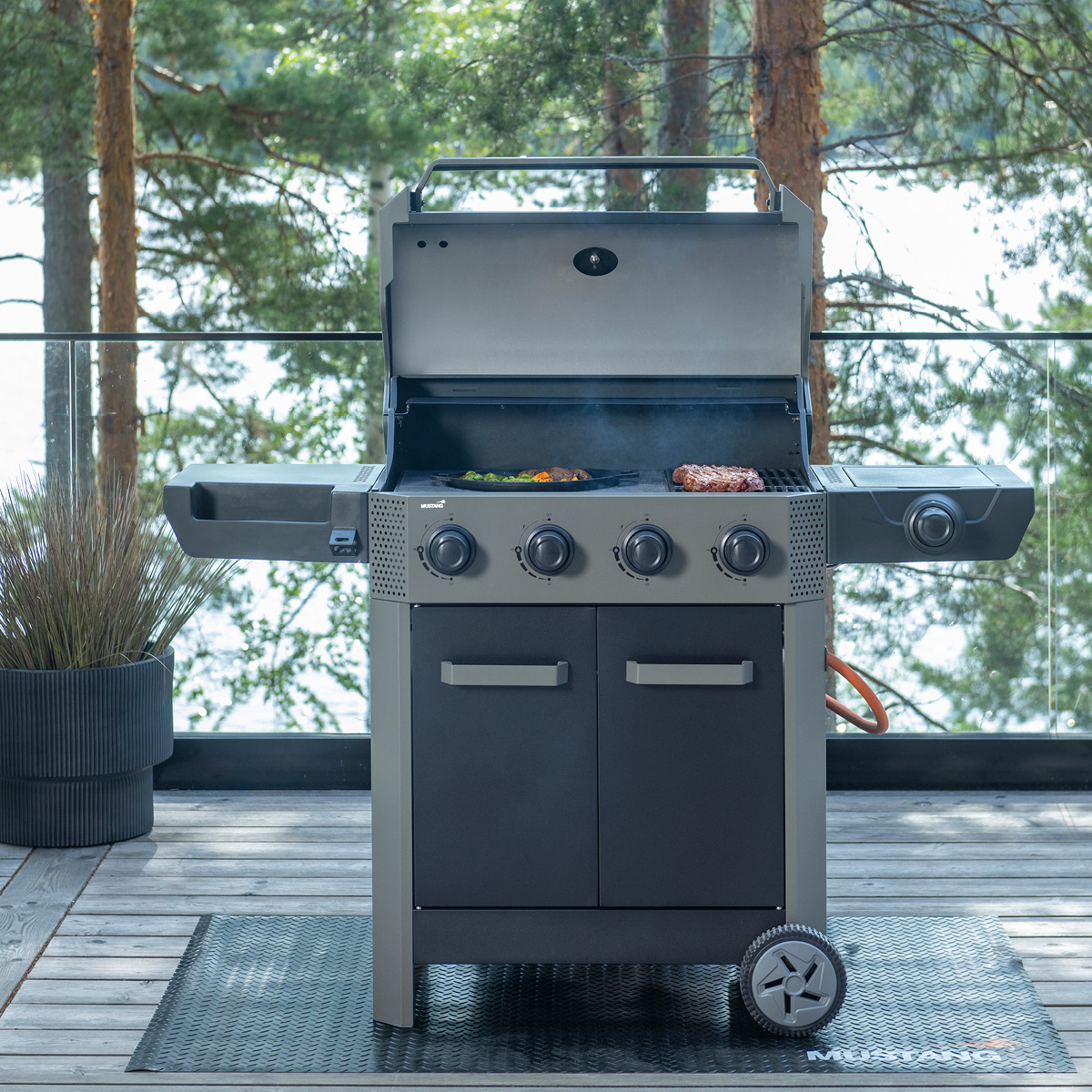 Mustang Augusta gasolgrill 4+1