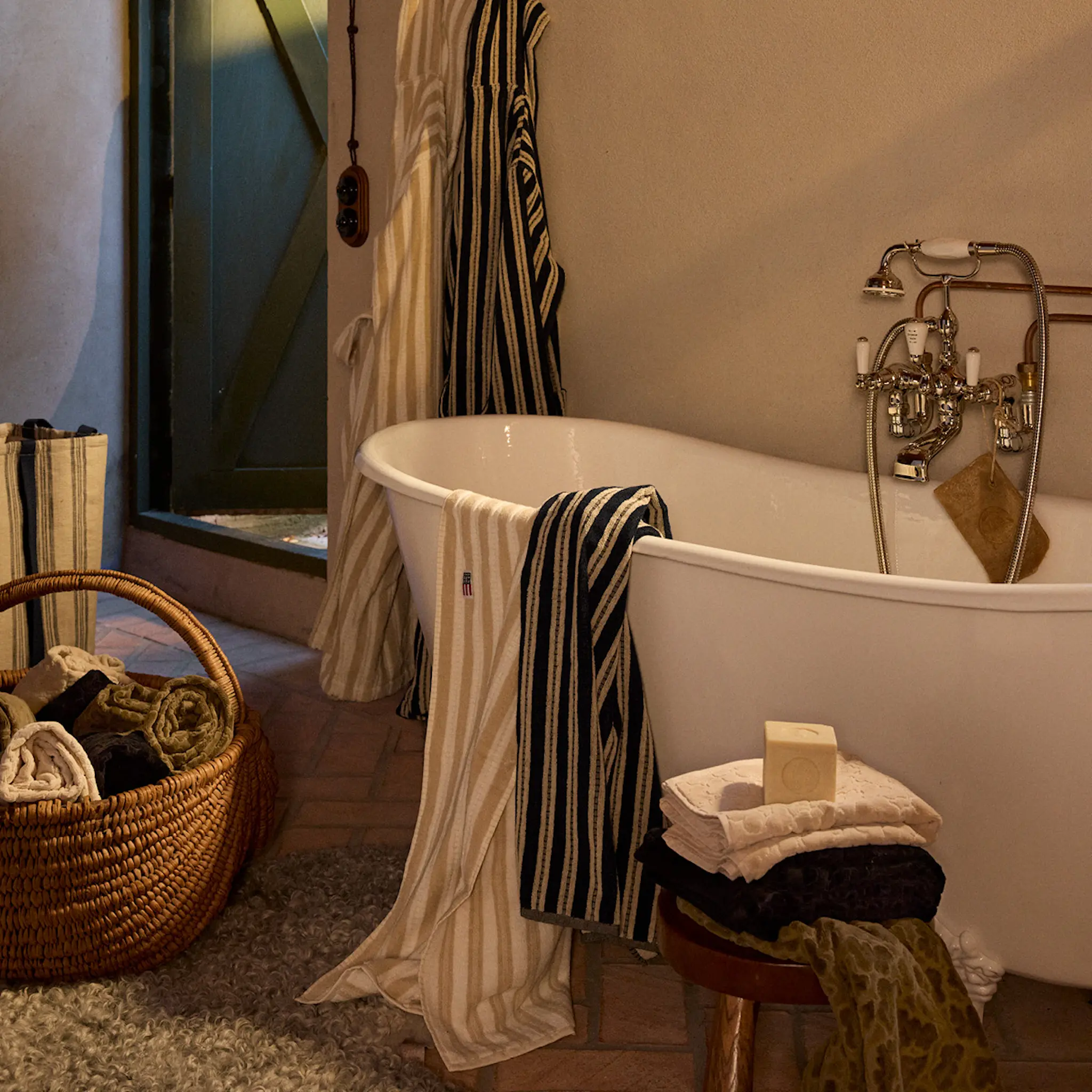 Lexington Randig handduk frotté 50x30 cm ljusbeige/off-white