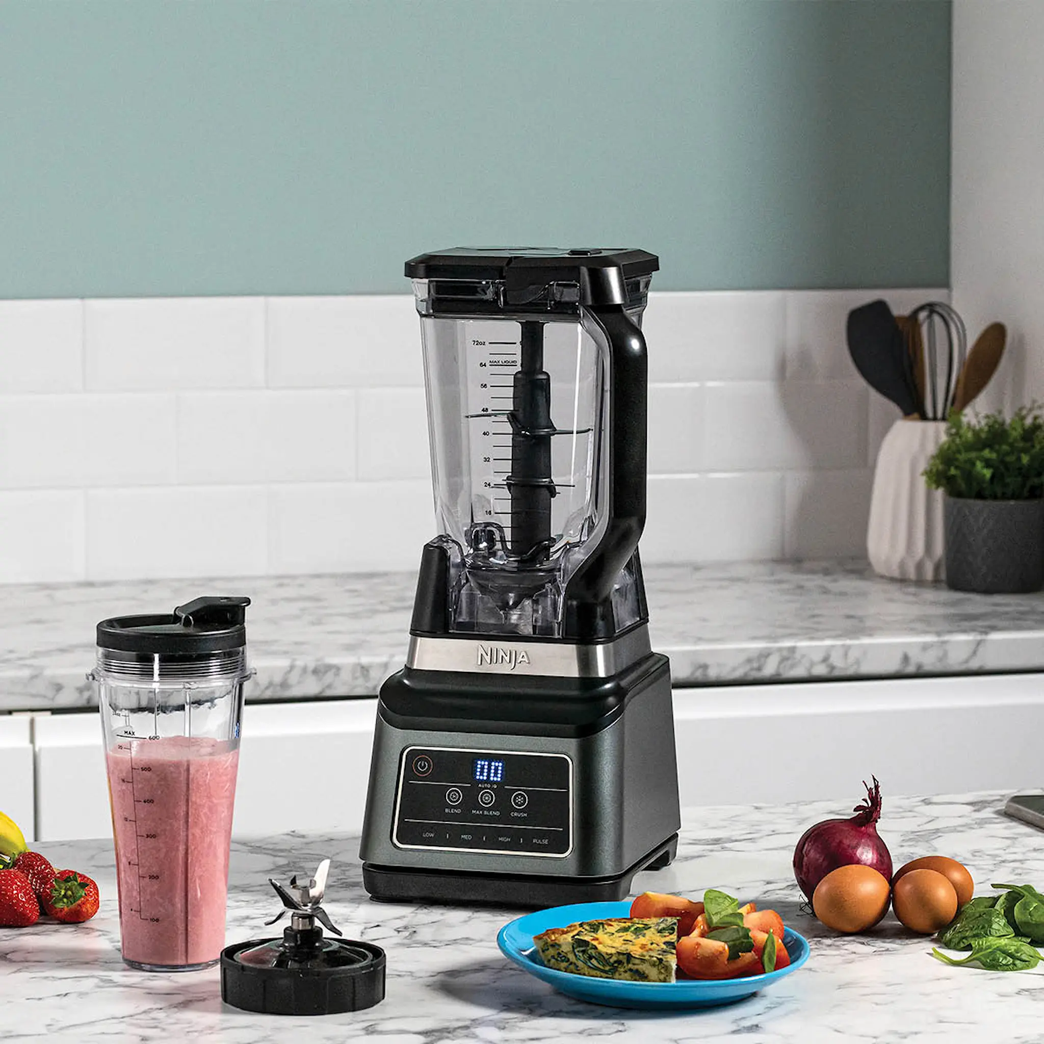 Ninja 2-i-1 blender med Auto-IQ 2,1/0,7 L BN750EU