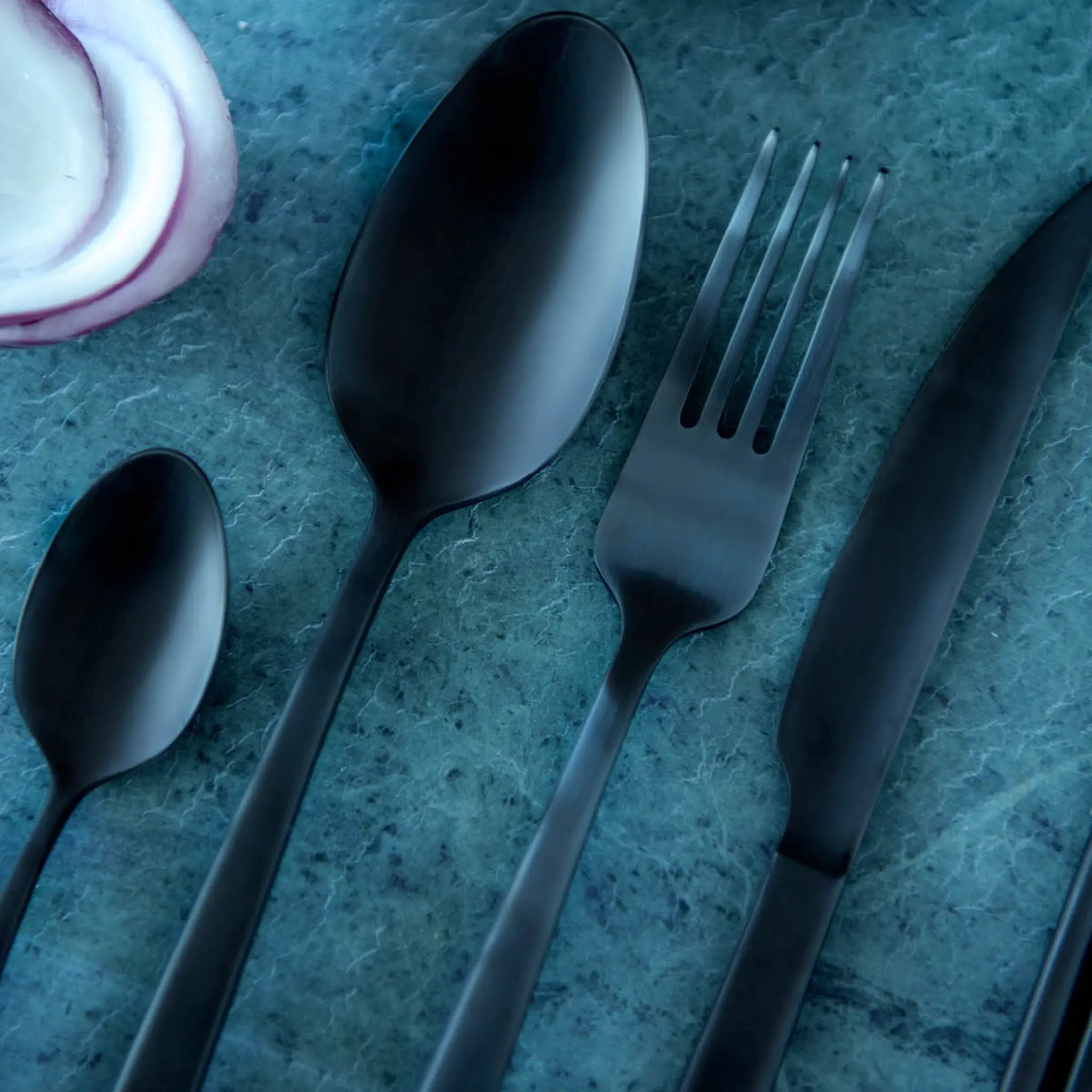 Magnor Bestick 24 Delar 18/8 Stål Svart