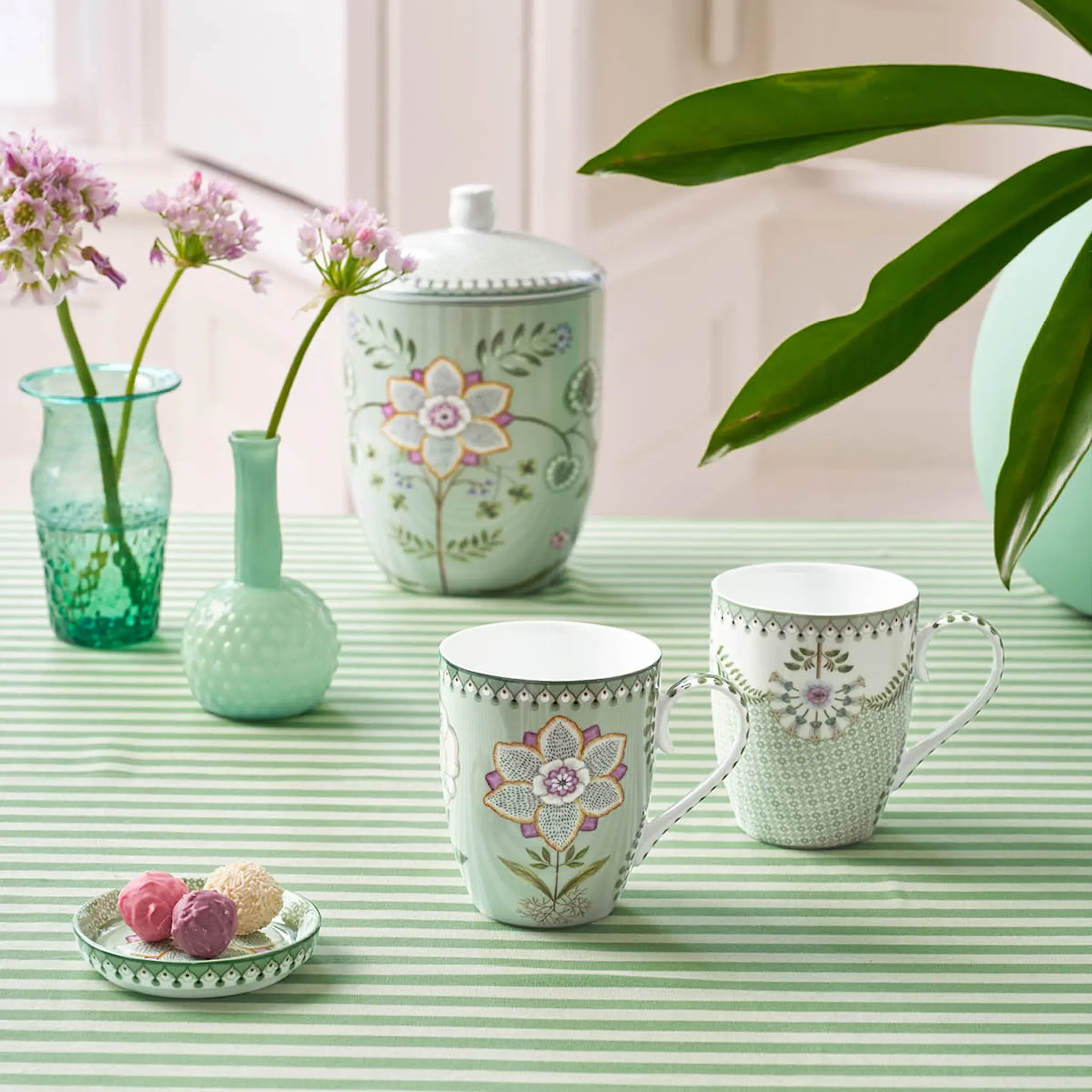 Pip Studio Lilly & Lotus stor mugg 36,5 cl 2-pack ljusgrön