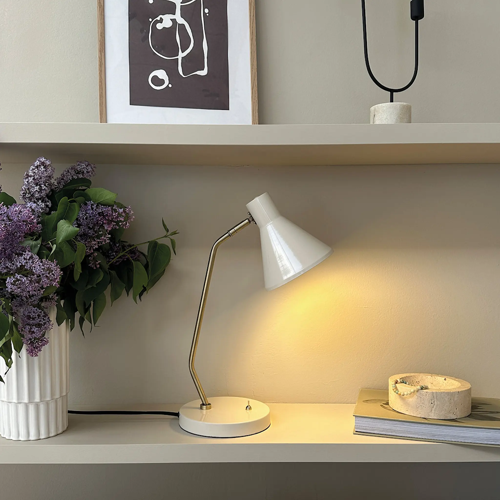 Dyberg Larsen Sleep bordslampa 43,3 cm vit