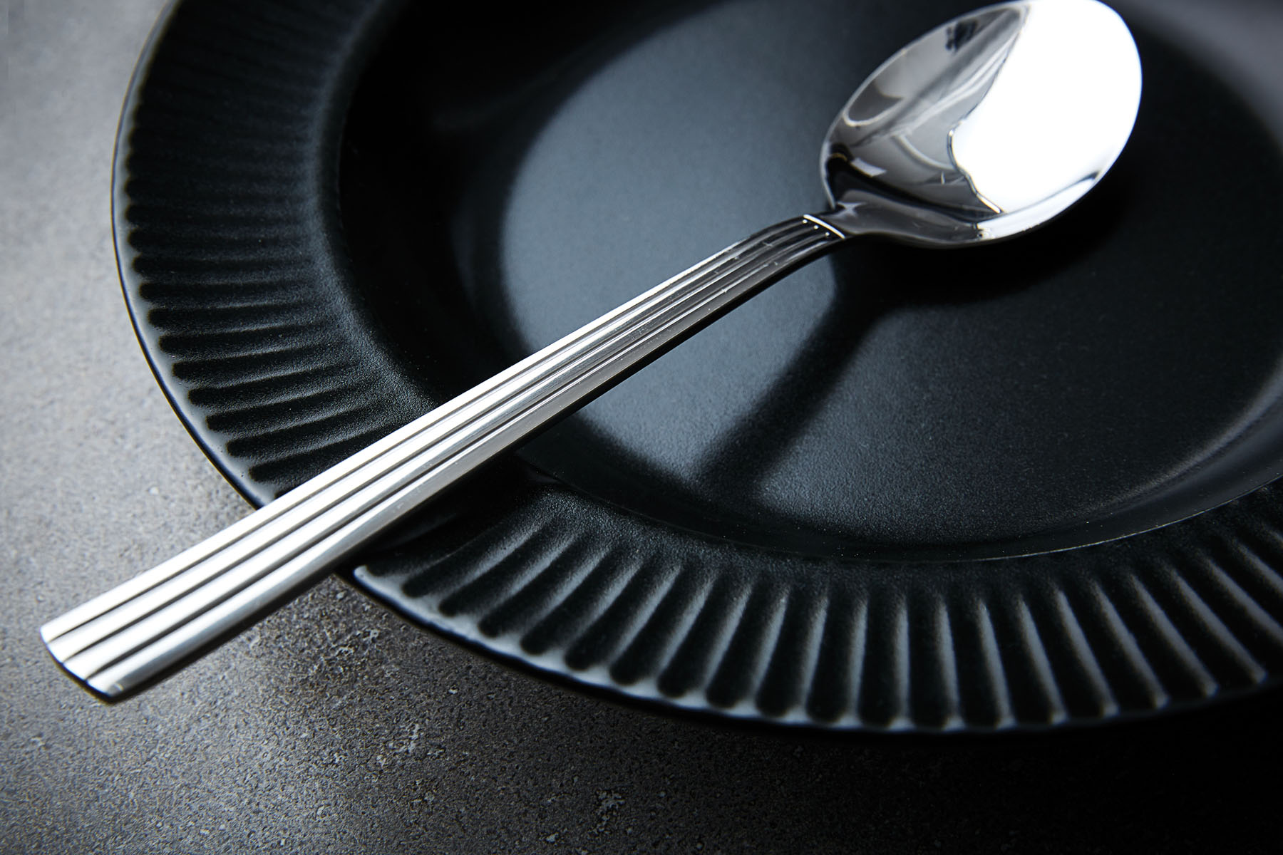 Aida Groovy stentøy suppetallerken 23 cm blå