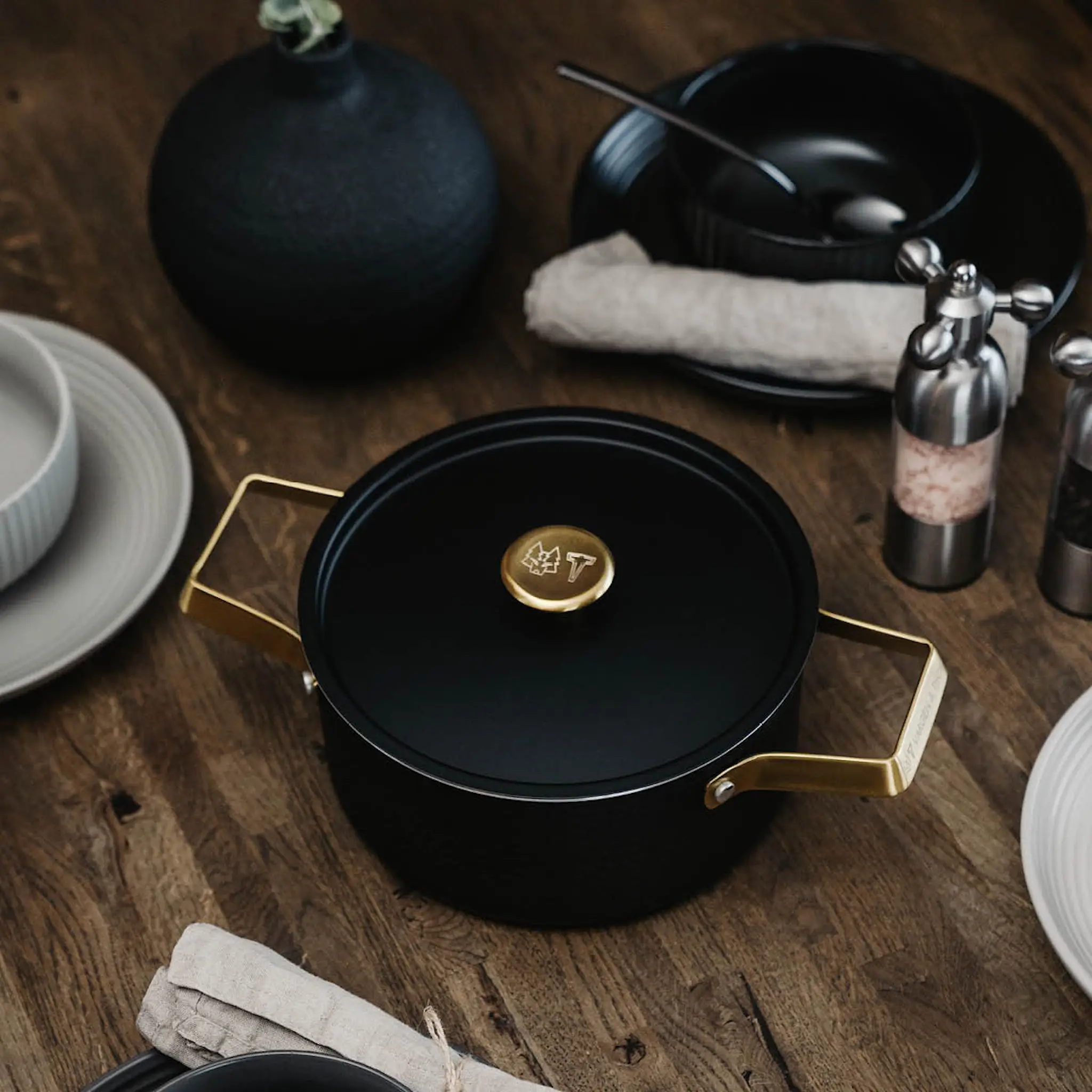 Vargen & Thor Arvet Mandus.2 Kattila 2,8 L Mattamusta