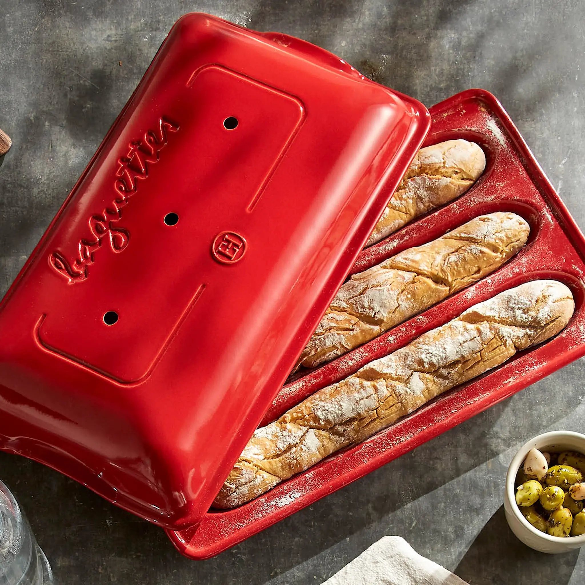 Emile Henry Ugnsfast baguetteform 40x23 cm Grand Cru