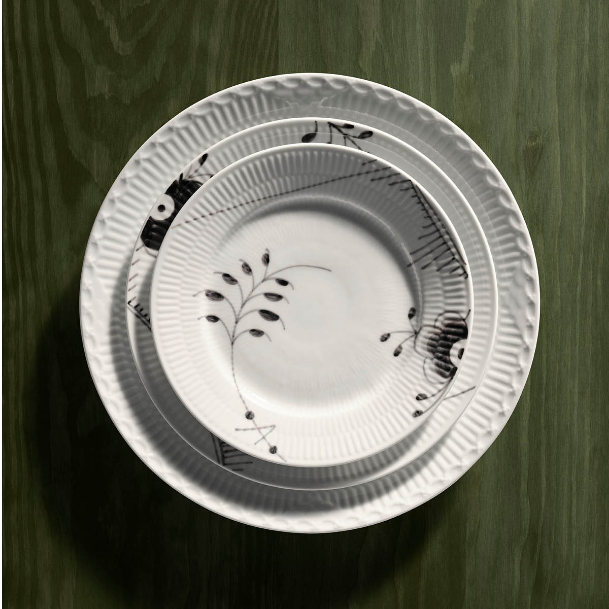 Royal Copenhagen Sort Mega Riflet flat tallerken 19 cm