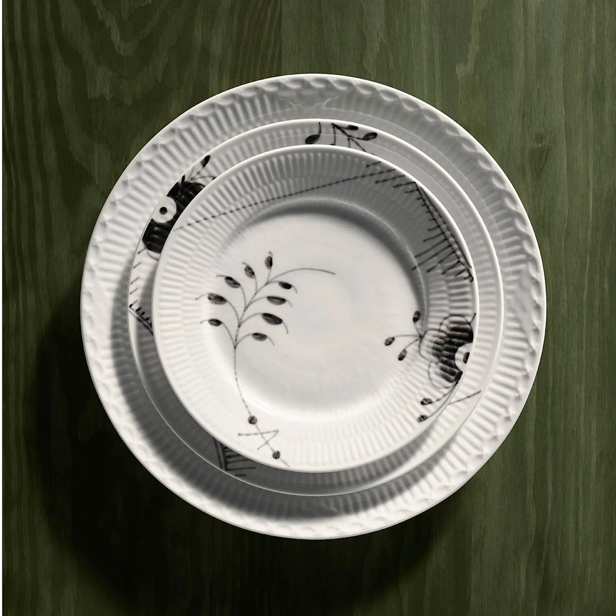 Royal Copenhagen Black Fluted Mega Tallrik 19 cm dekor 2
