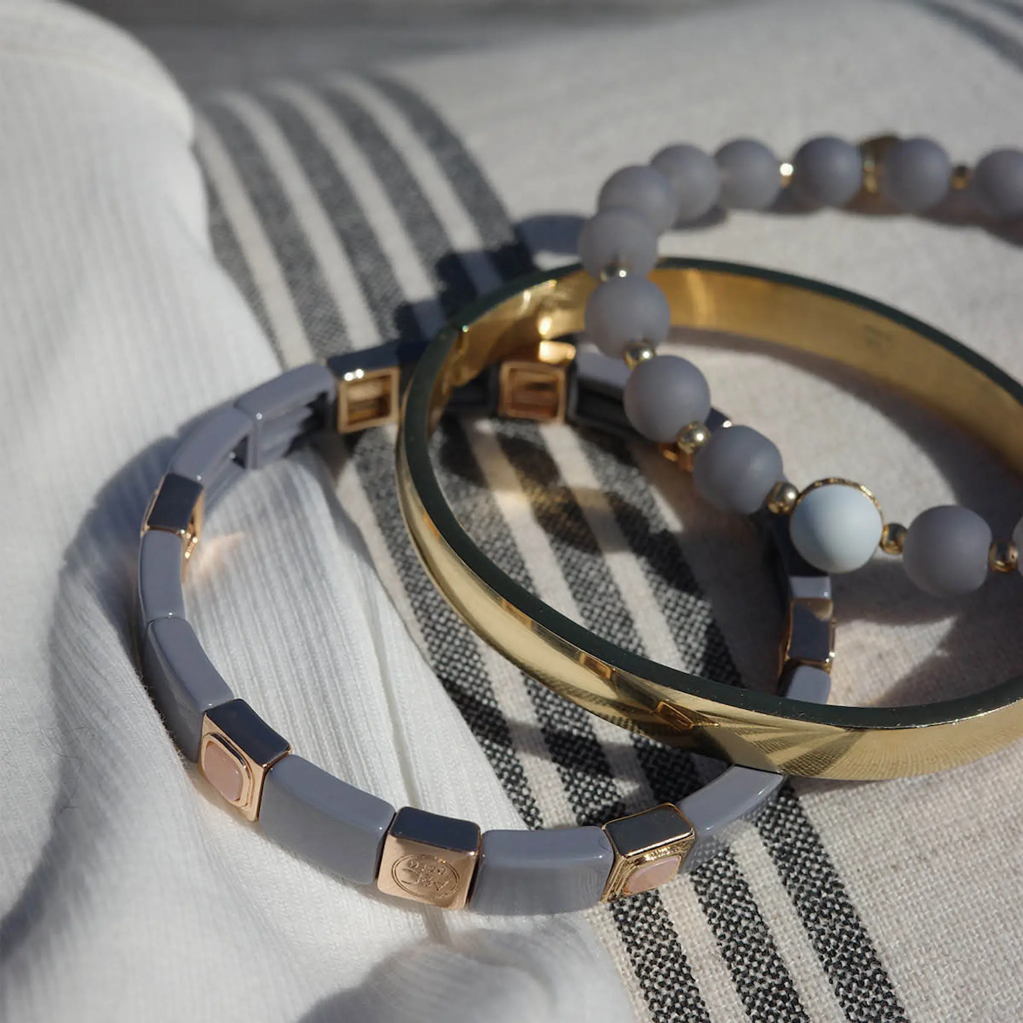 A&C Oslo AS Enamel Tiles Stone Line armbånd denim/gull