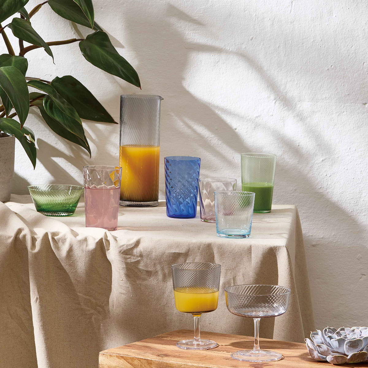 Aida RAW Unique swirl highball glas 45 cl light blue