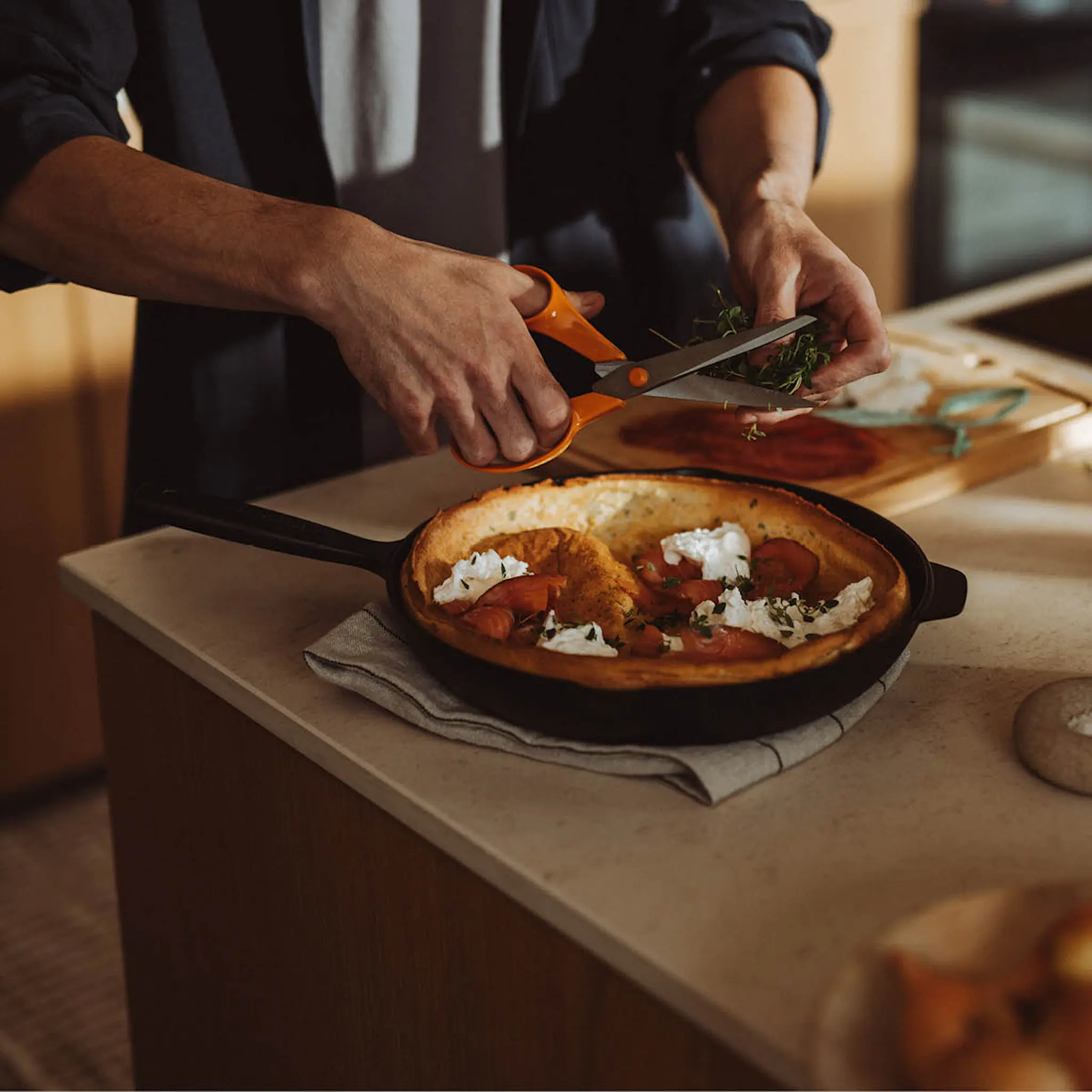 Fiskars Classic universalsaks 21 cm oransje/stål hover