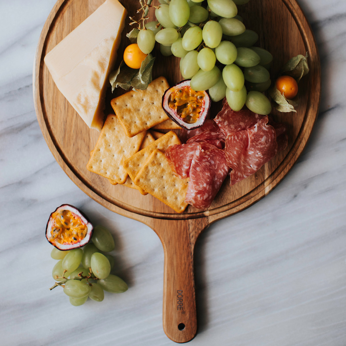 Dorre Ulli Serveringsbricka rund 25,5 cm Akaciaträ