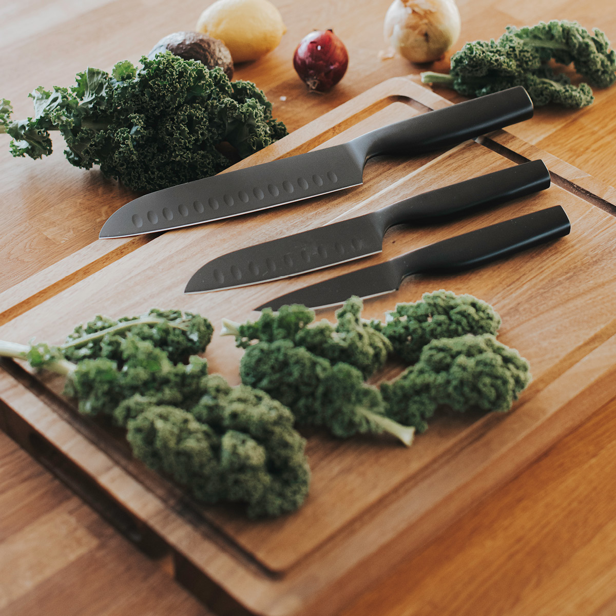 Dorre Skye skjærefjøl i tre 40x30 cm akasie