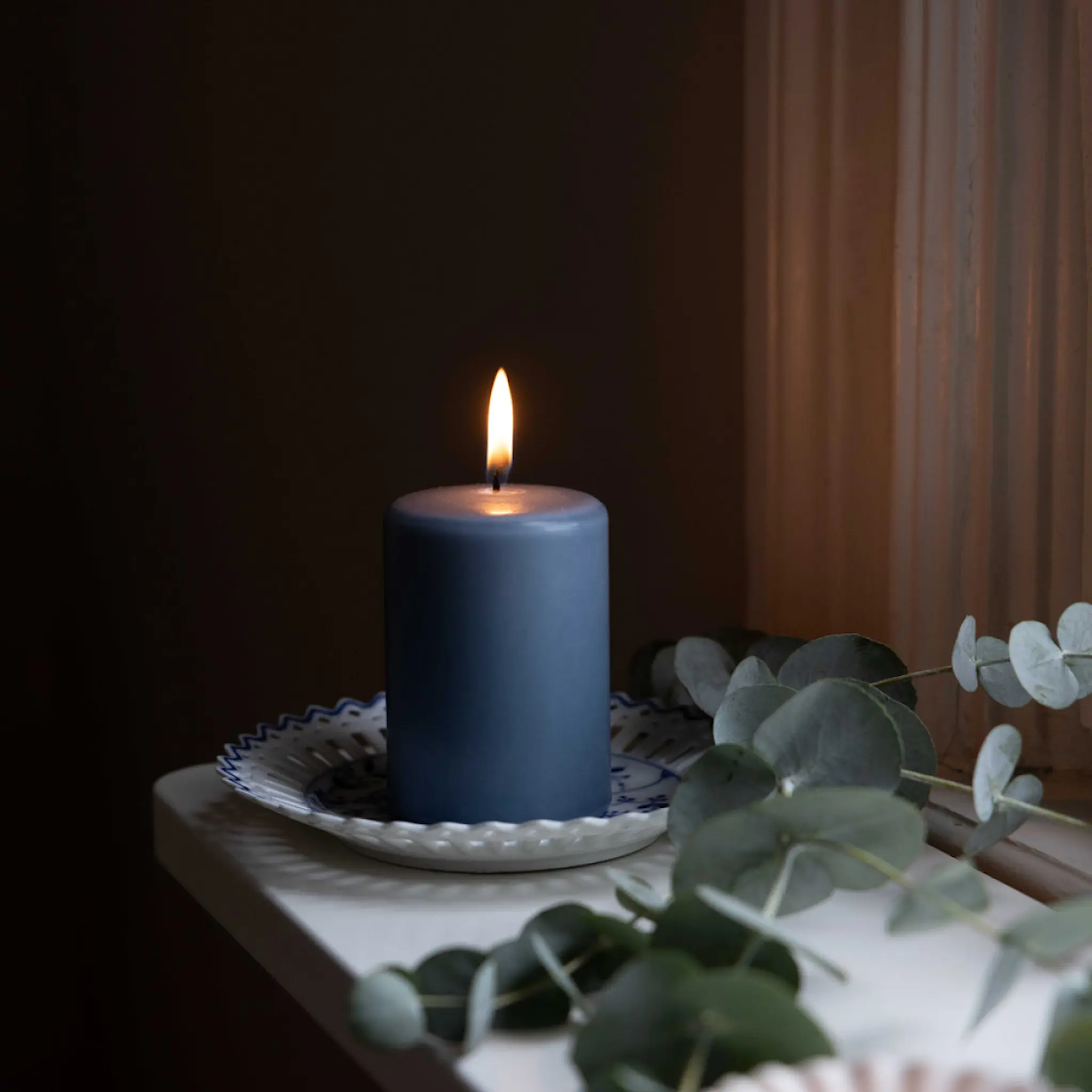 Liljeholmens Pöytäkynttilä steariini 6,8x10 cm Sininen