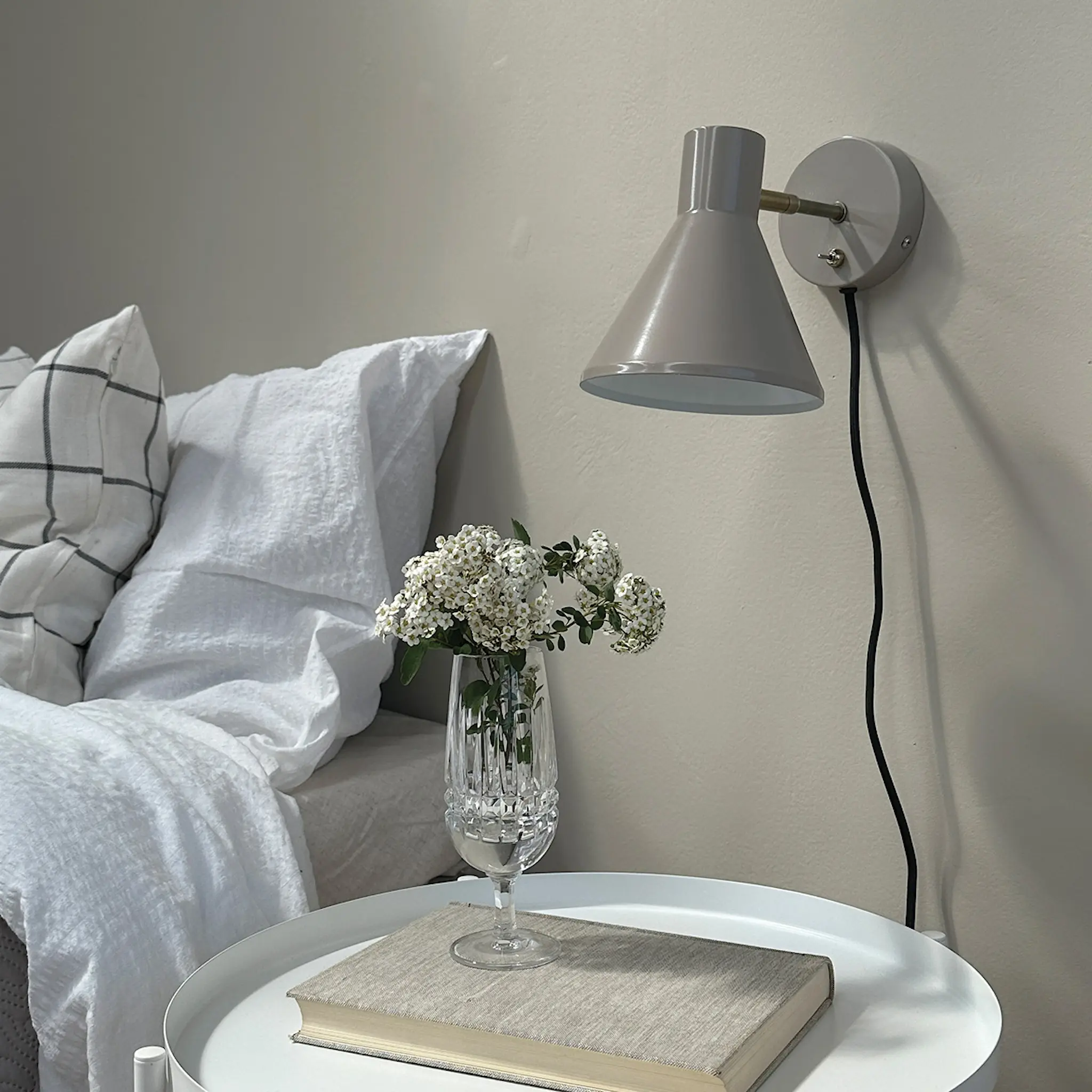Dyberg Larsen Sleep vägglampa 17 cm beige