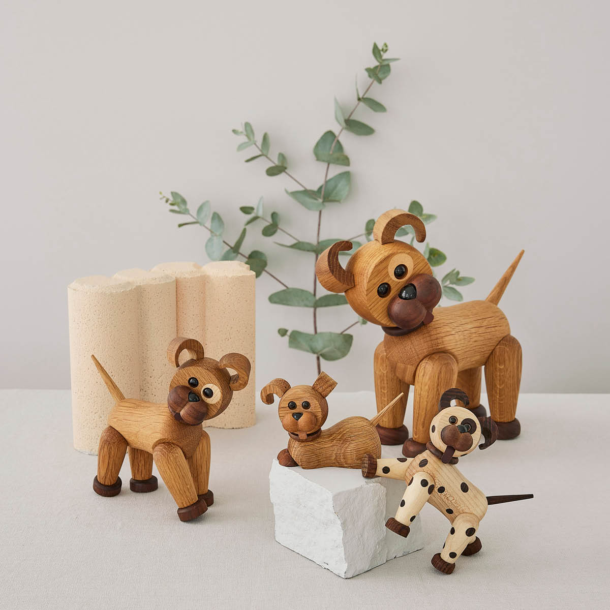 Spring Copenhagen Happy Dog trädekoration 13,5 cm ek