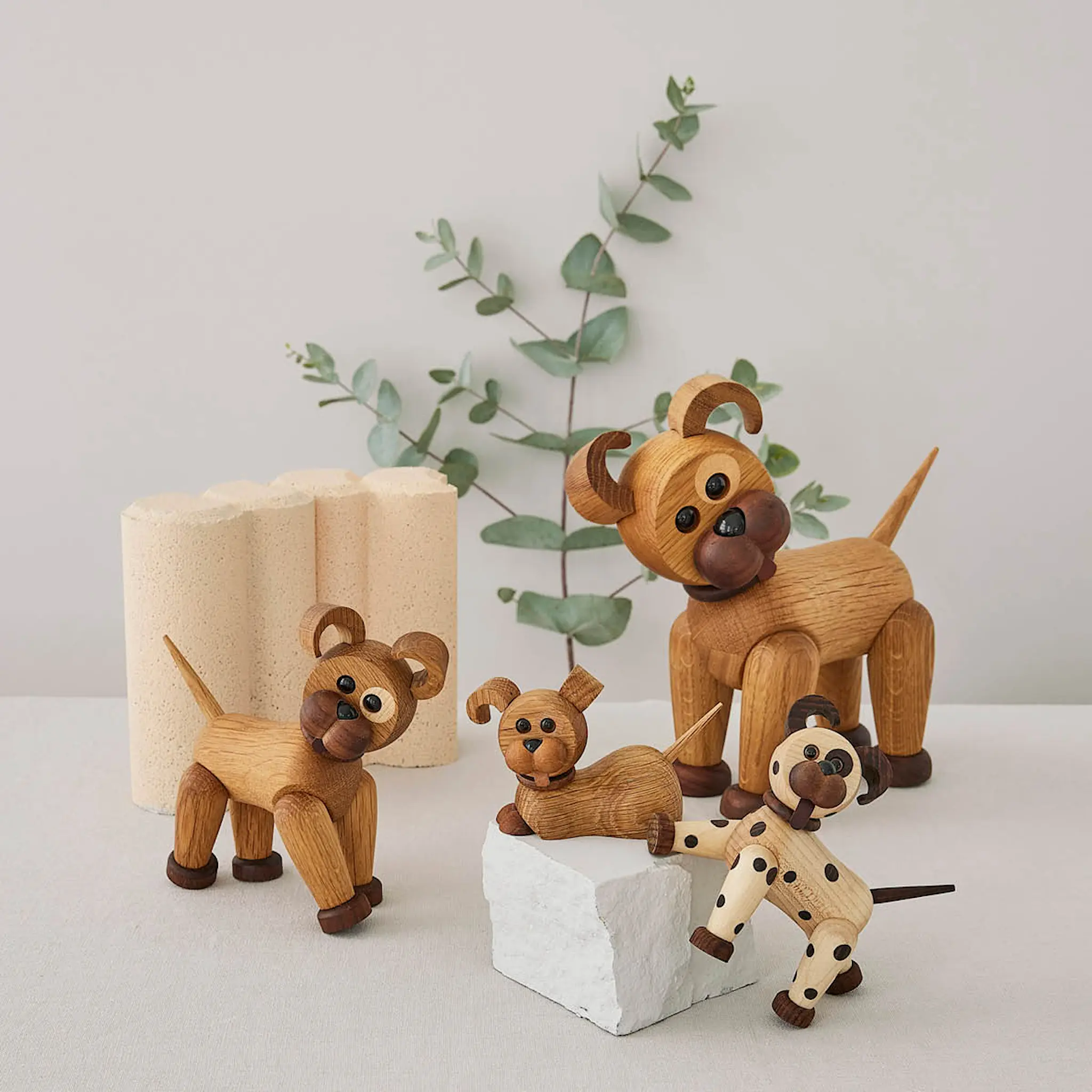 Spring Copenhagen Happy Dog trädekoration 13,5 cm ek
