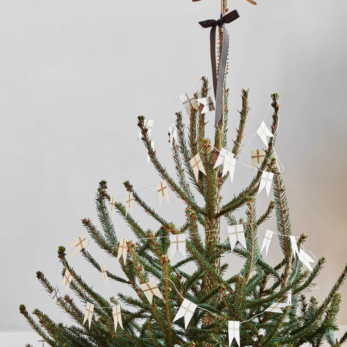 House Doctor Flags Viirinauha 500 cm Valkoinen/Samppanja