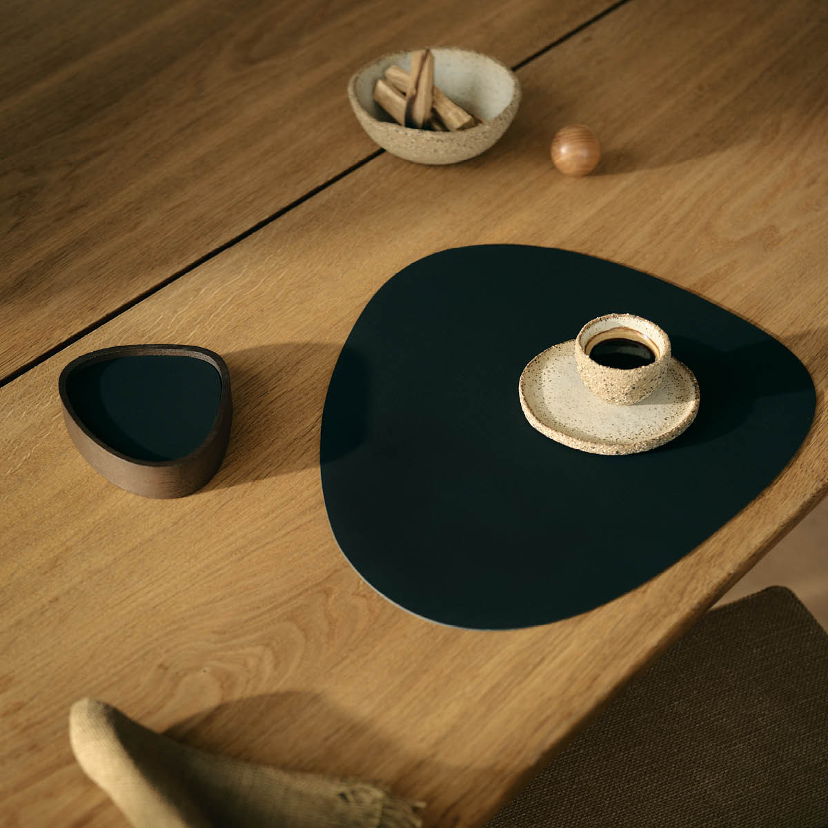 LIND DNA Curve Nupo bordstablett 37x44 cm Black Ink